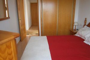 Alquiler Vacacional - Family friendly apartment complex close to amenities and sea.