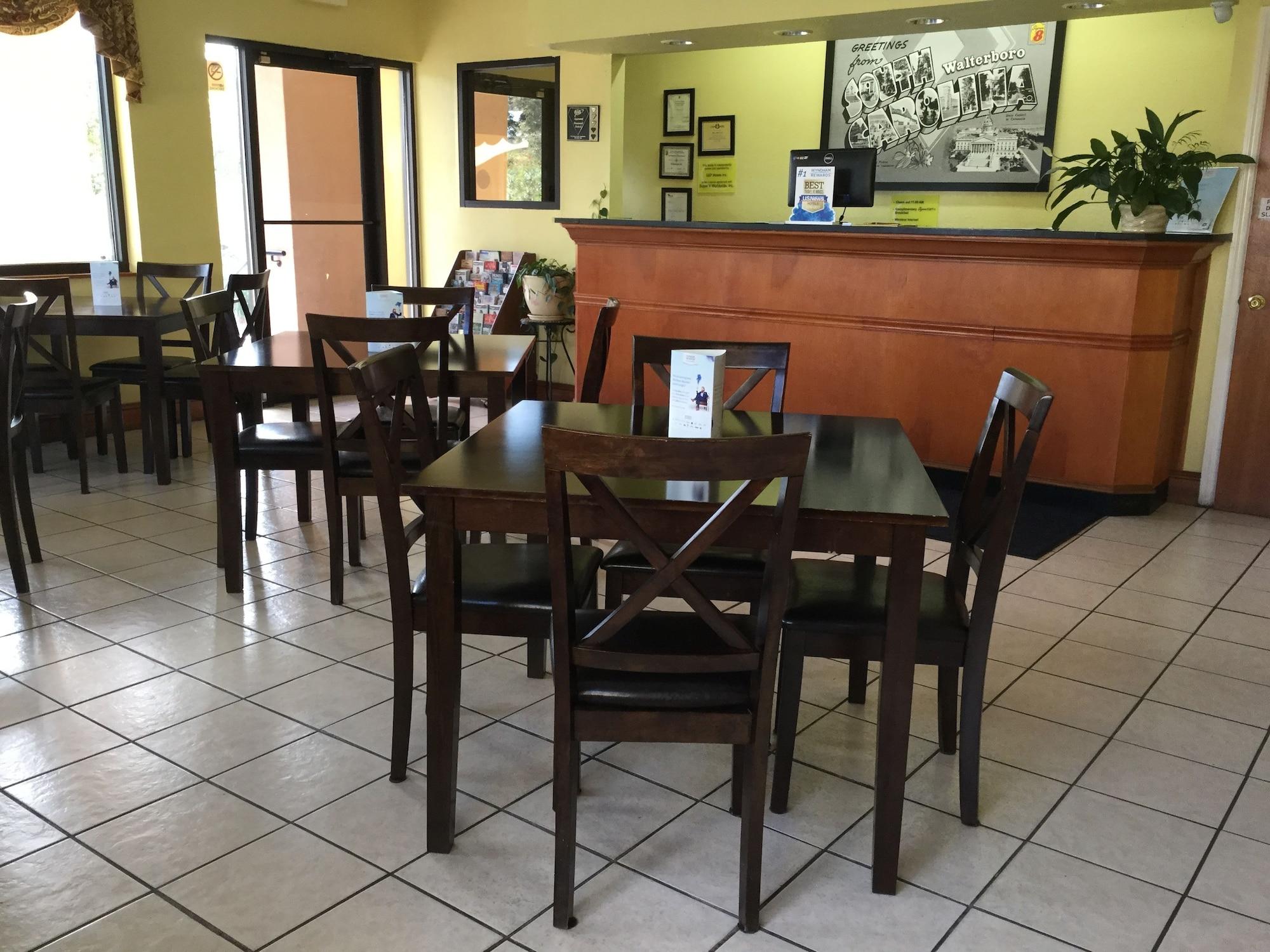 Vista Lobby Super 8 by Wyndham Walterboro