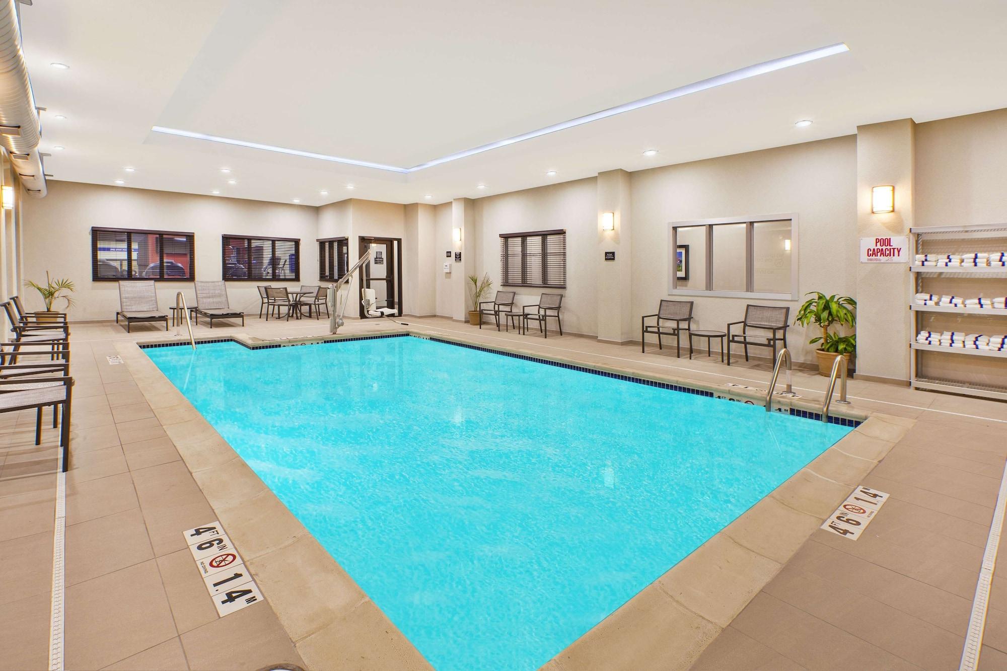 Vista Piscina Hampton Inn by Hilton Detroit Dearborn