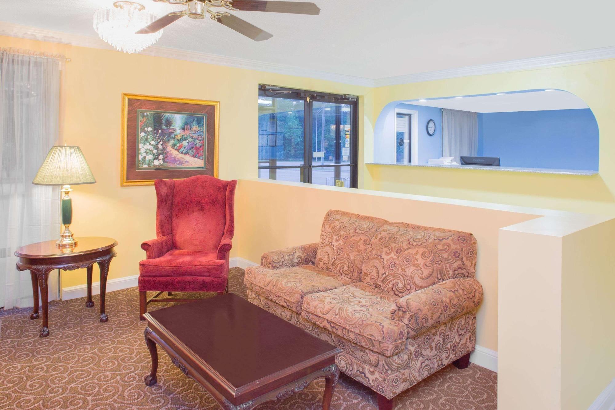 Vista Lobby Days Inn by Wyndham Andalusia