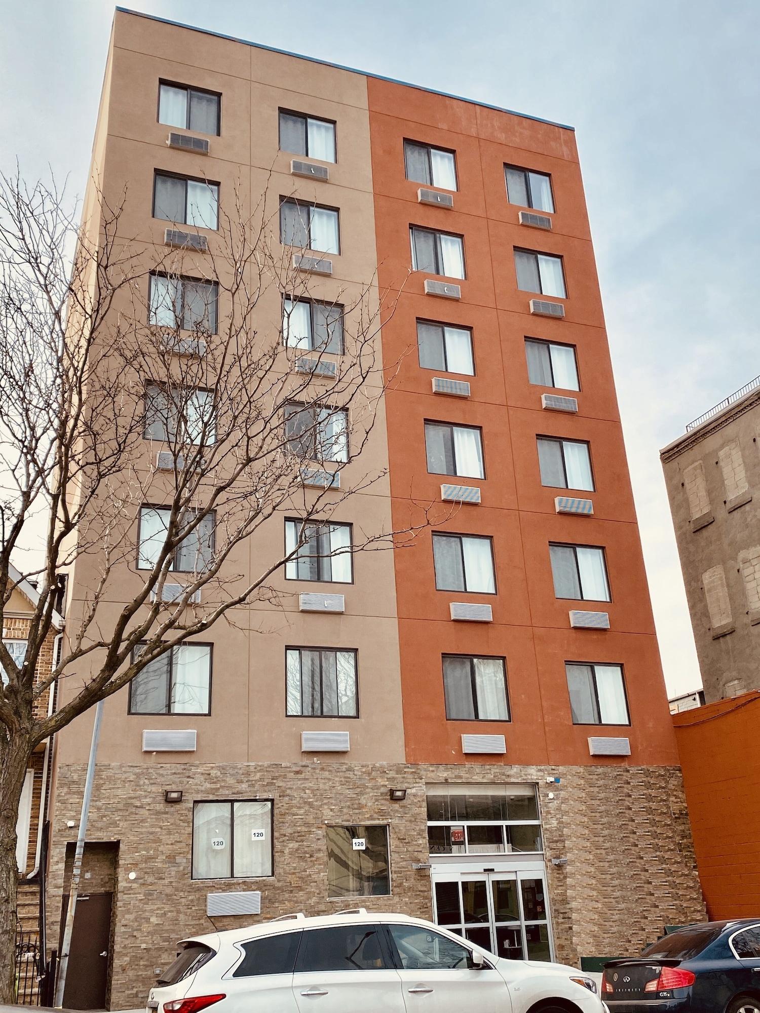 Varios Surface Inn Brooklyn