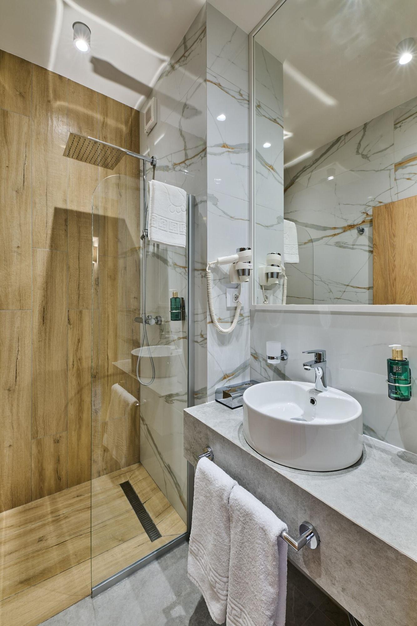 Equipamiento de Habitación Serenity Hotel