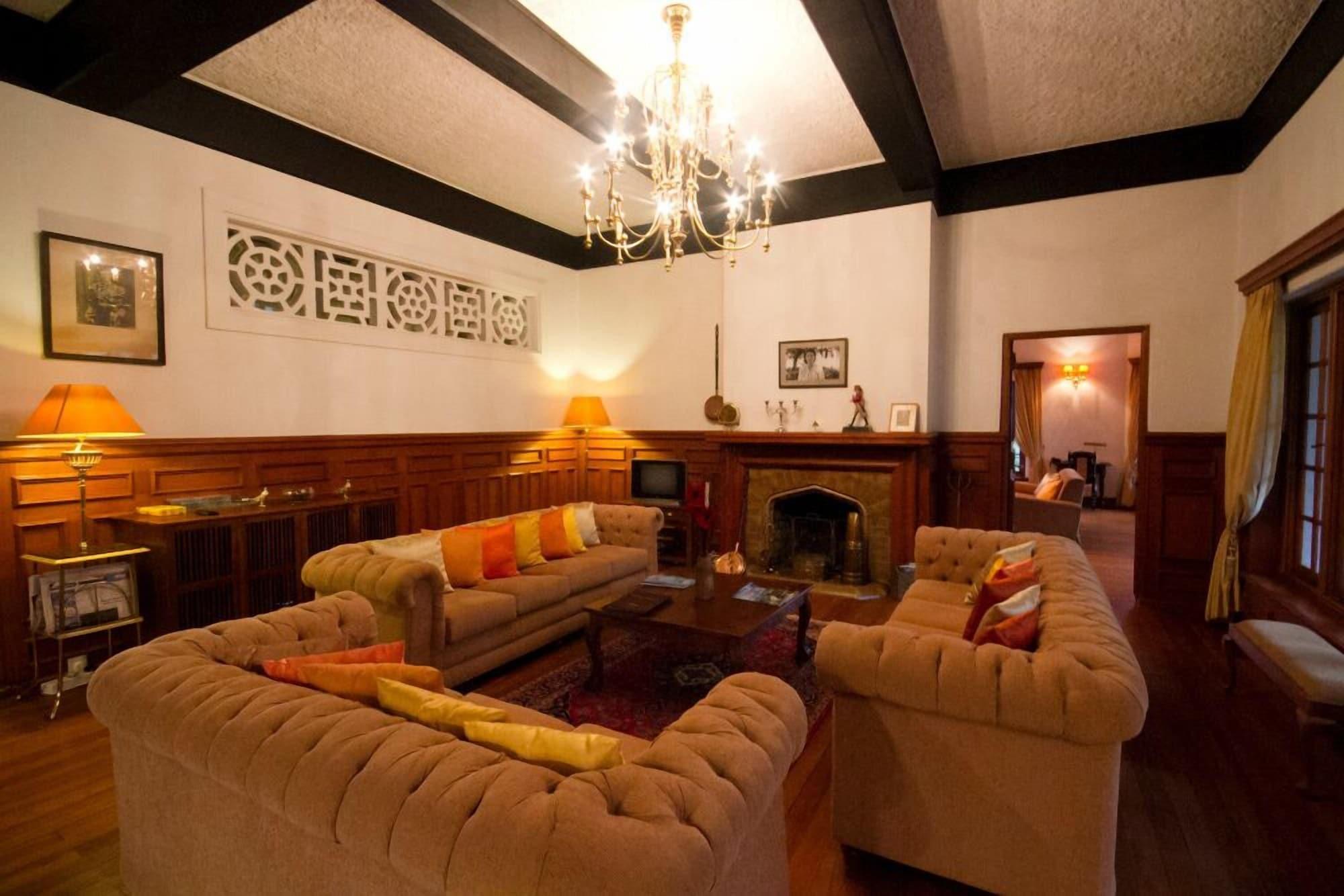 Vista Lobby Governor's Mansion