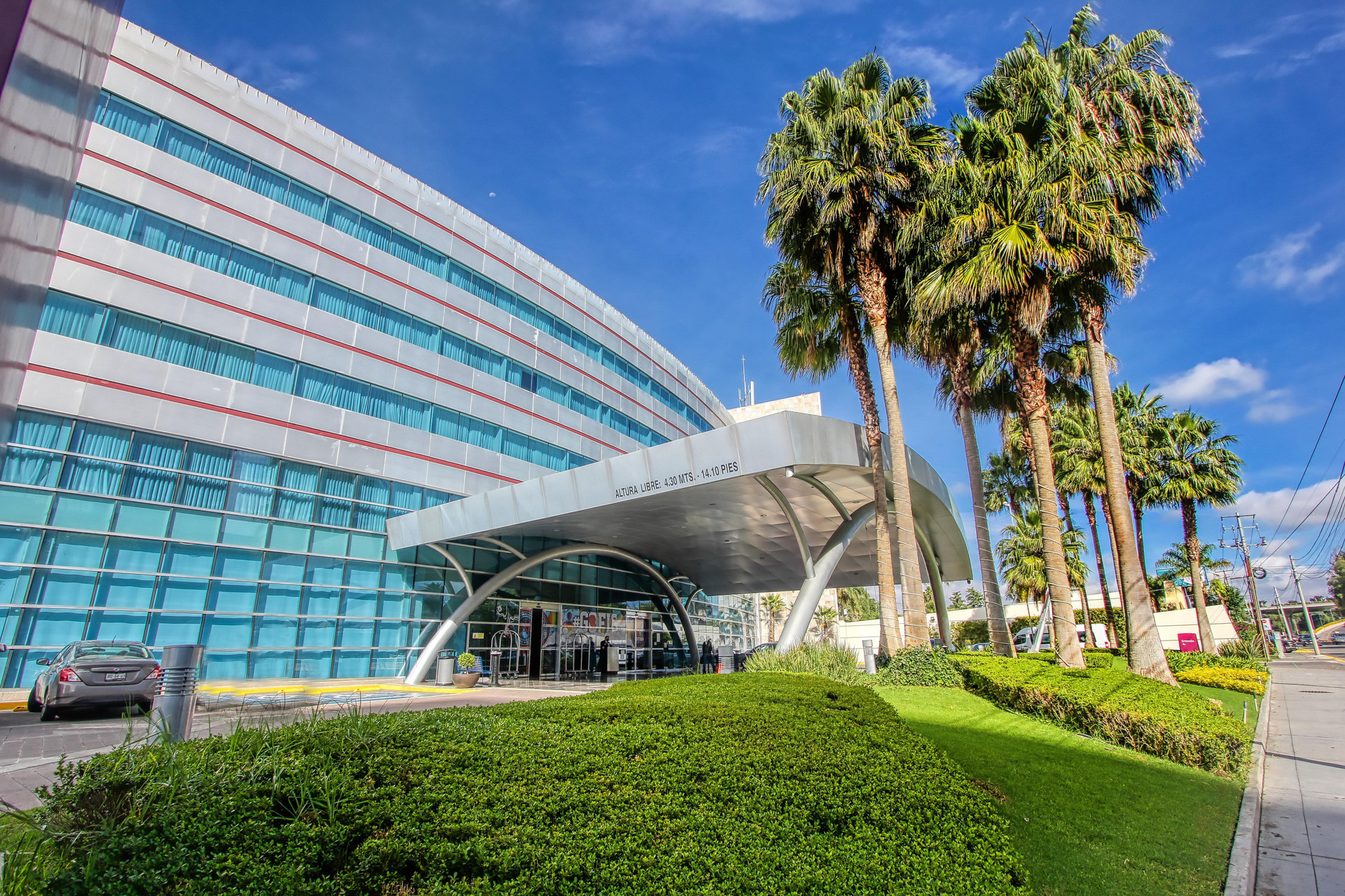 Vista Exterior Crowne Plaza Leon