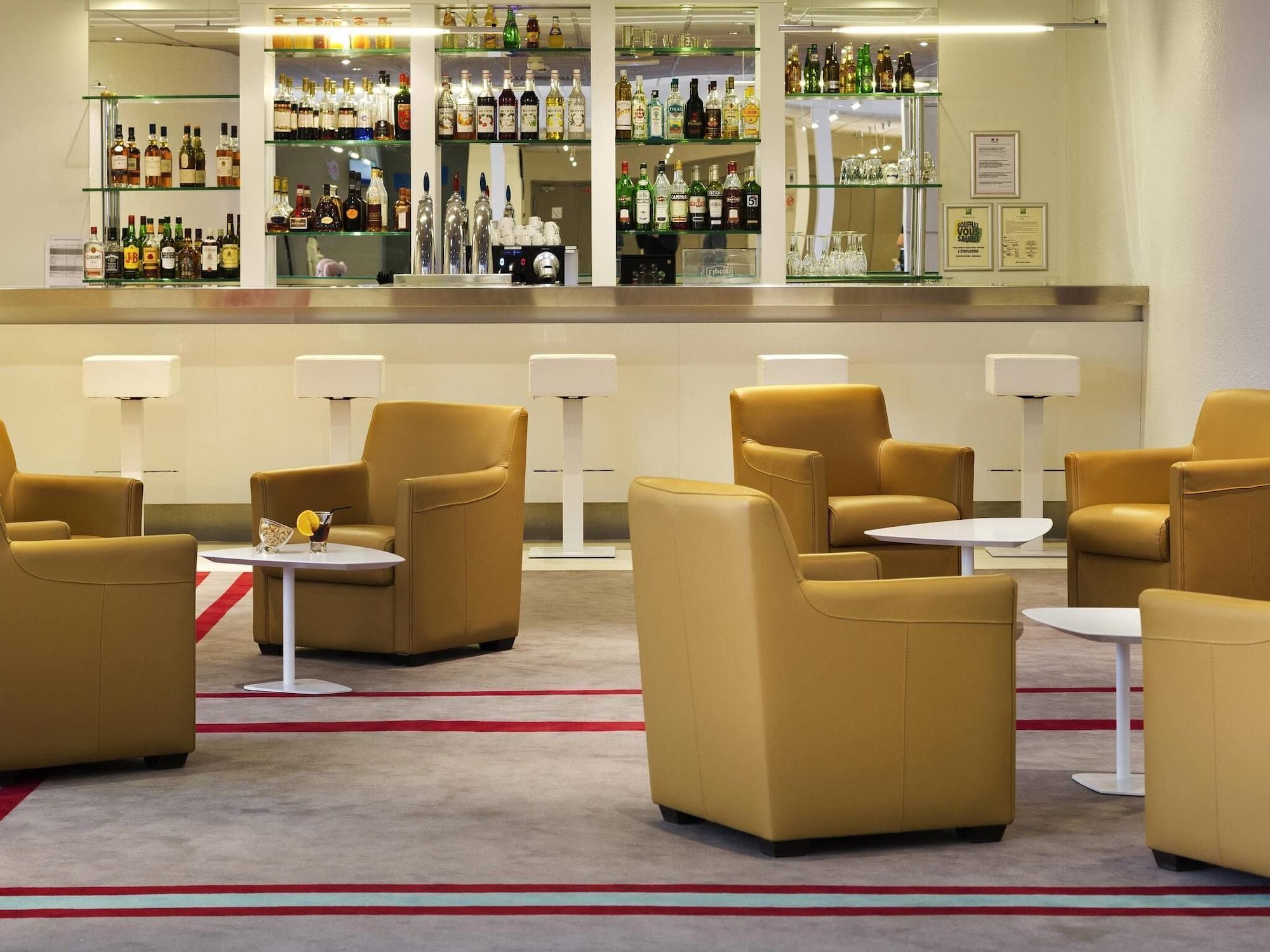 Bar/Salón Mercure Paris Le Bourget