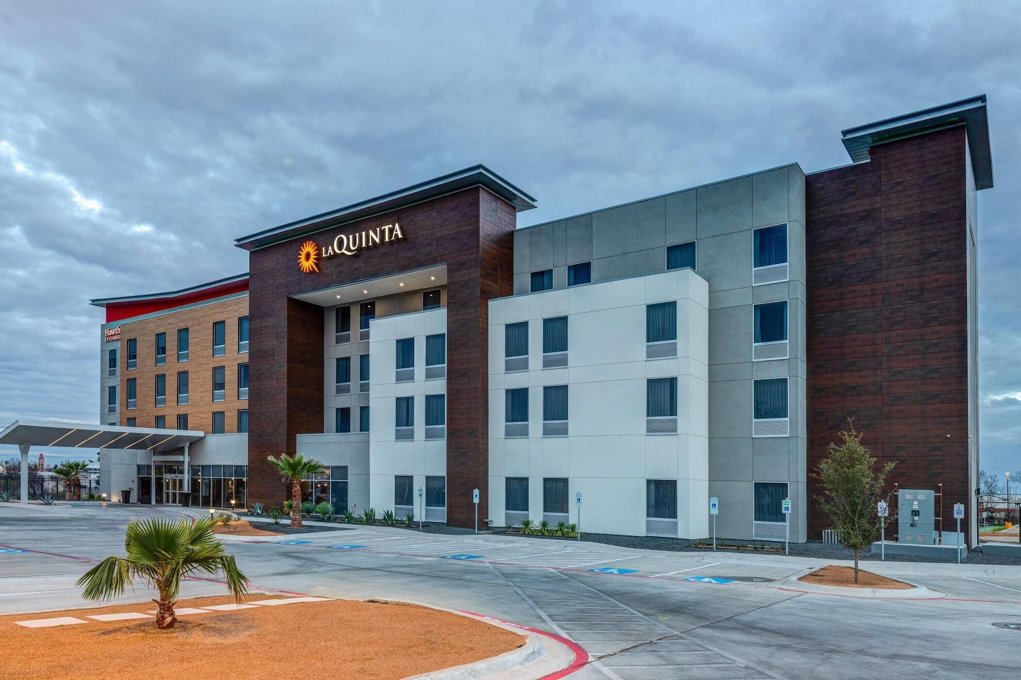 Vista Exterior La Quinta Inn & Suites by Wyndham Eagle Pass