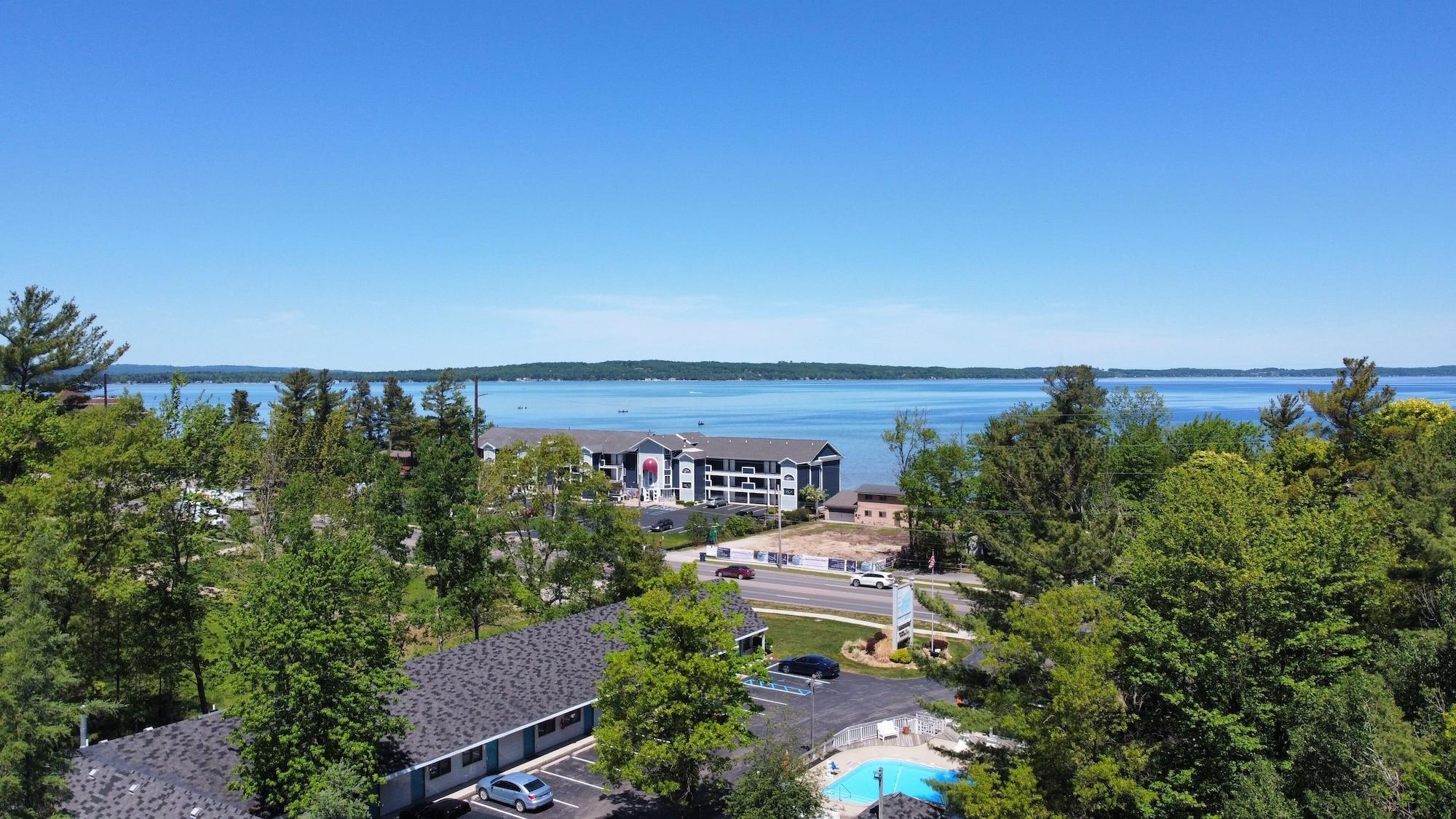 Vista Exterior Traverse Bay Inn