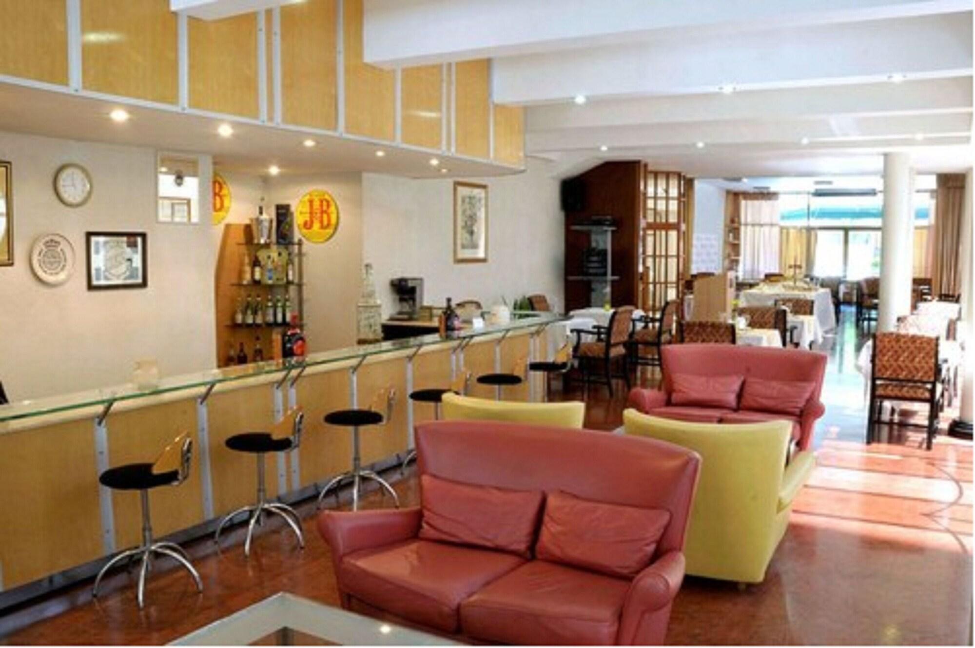 Bar/Salón Yaguaron Hotel