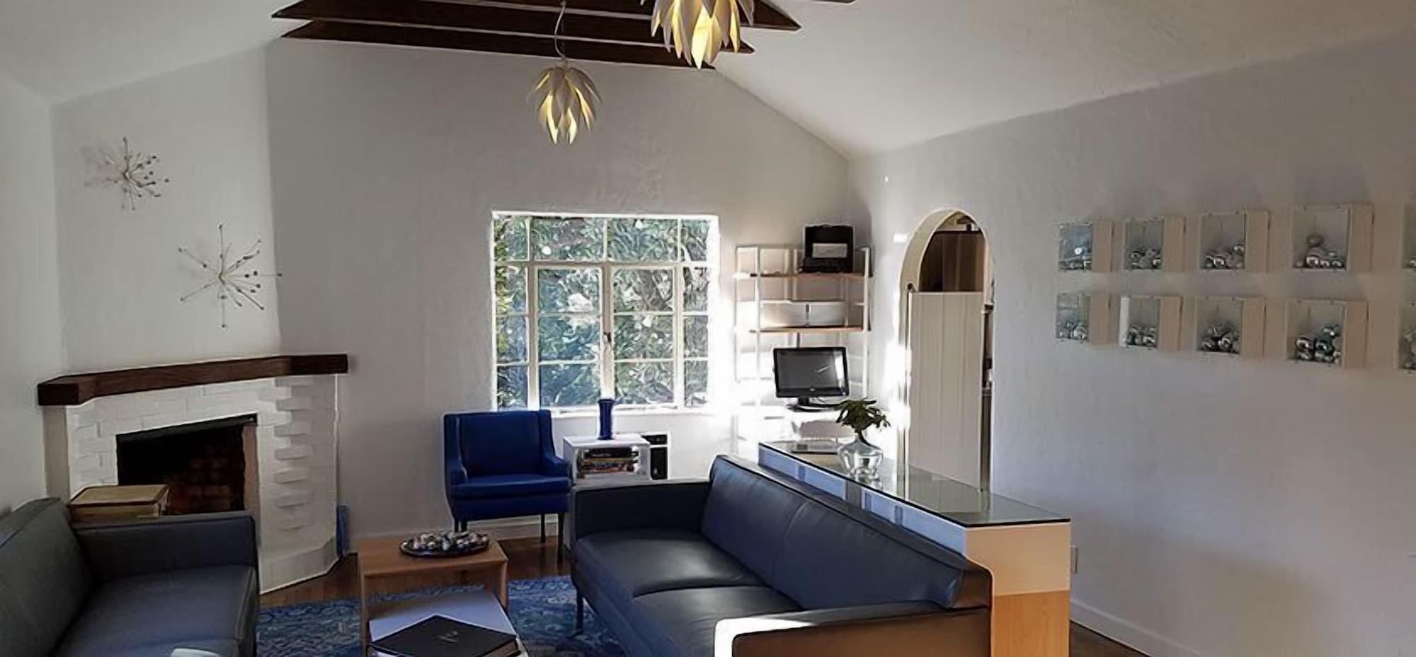 Vista Lobby The Vagabond's House