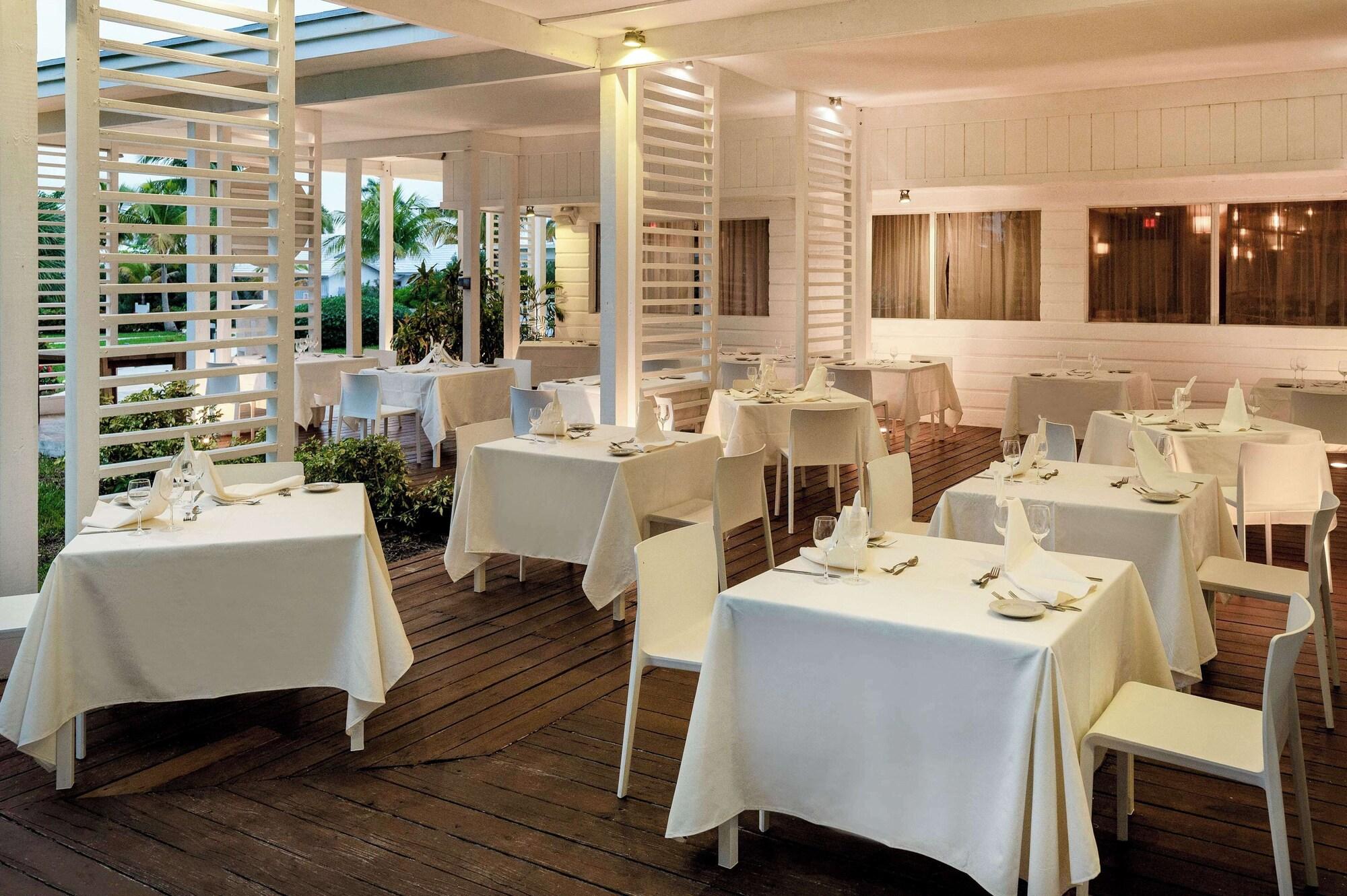 Restaurant Viva Fortuna Beach by Wyndham, A Trademark All Inclusive