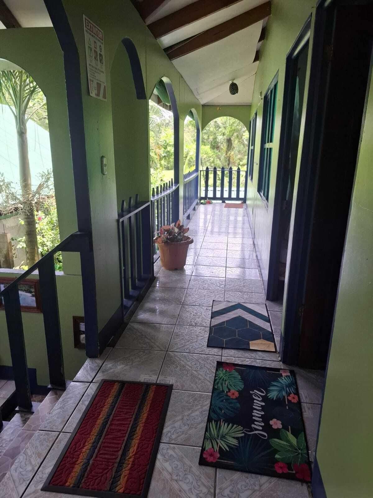 Equipamiento de Habitación Cabinas Tortuguero Natural