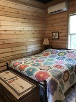 Alquiler Vacacional - Adorable cottage. You will not find a better direct view of Patoka Lake.
