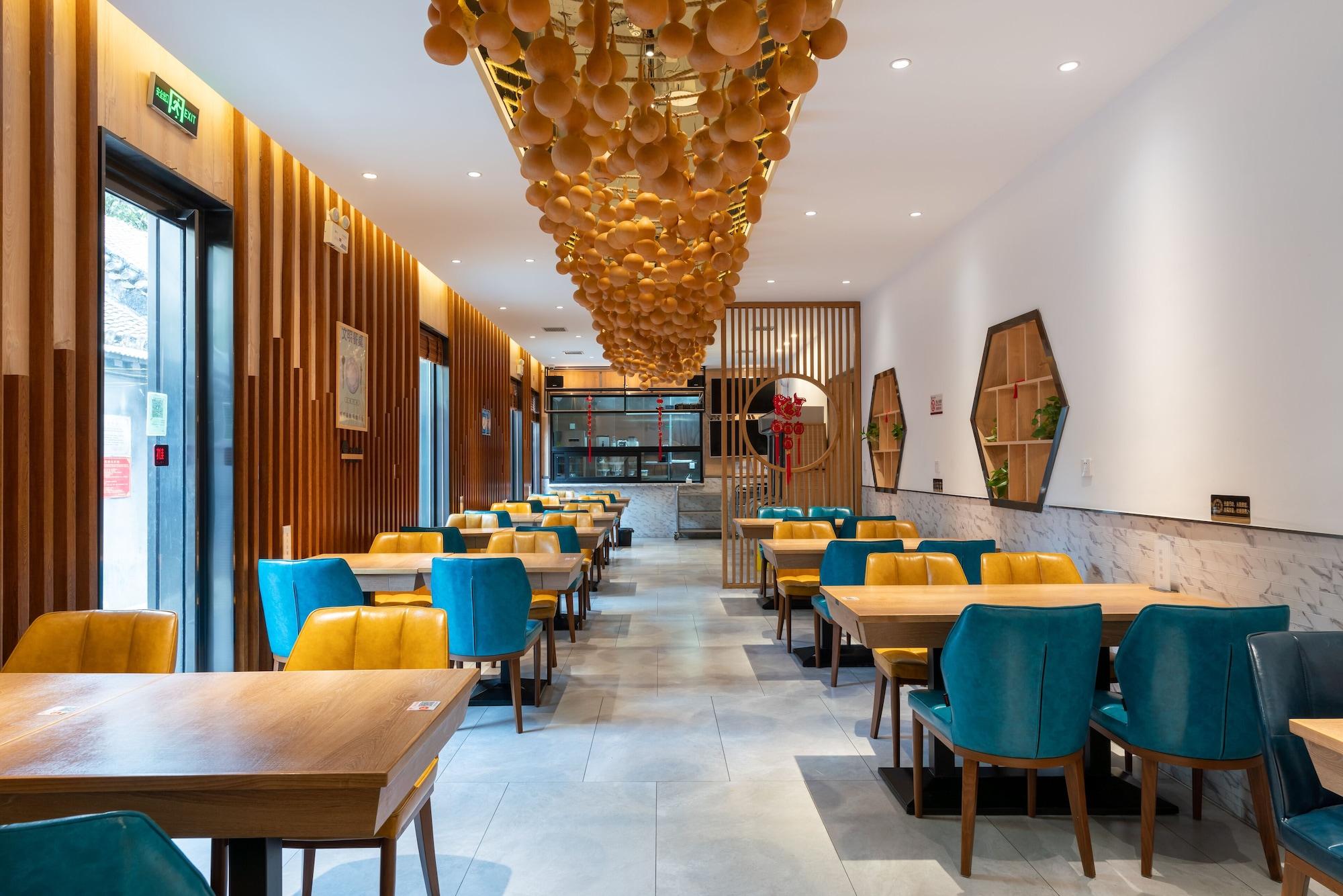 Restaurant East Sacred Hotel-near Beijing Tiananmen Square,the Forbidden City,Wangfujing Street-Newly renovated hotel