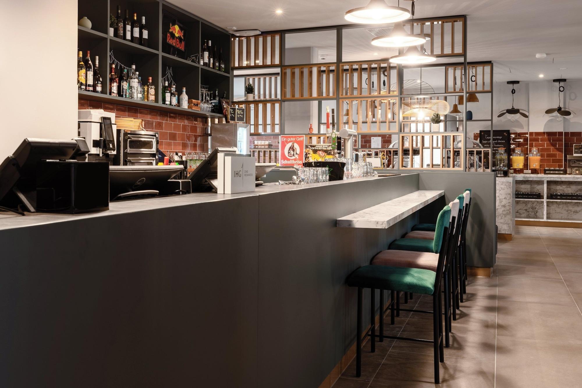 Bar/Salón Holiday Inn - the niu, Pax Berlin Airport by IHG