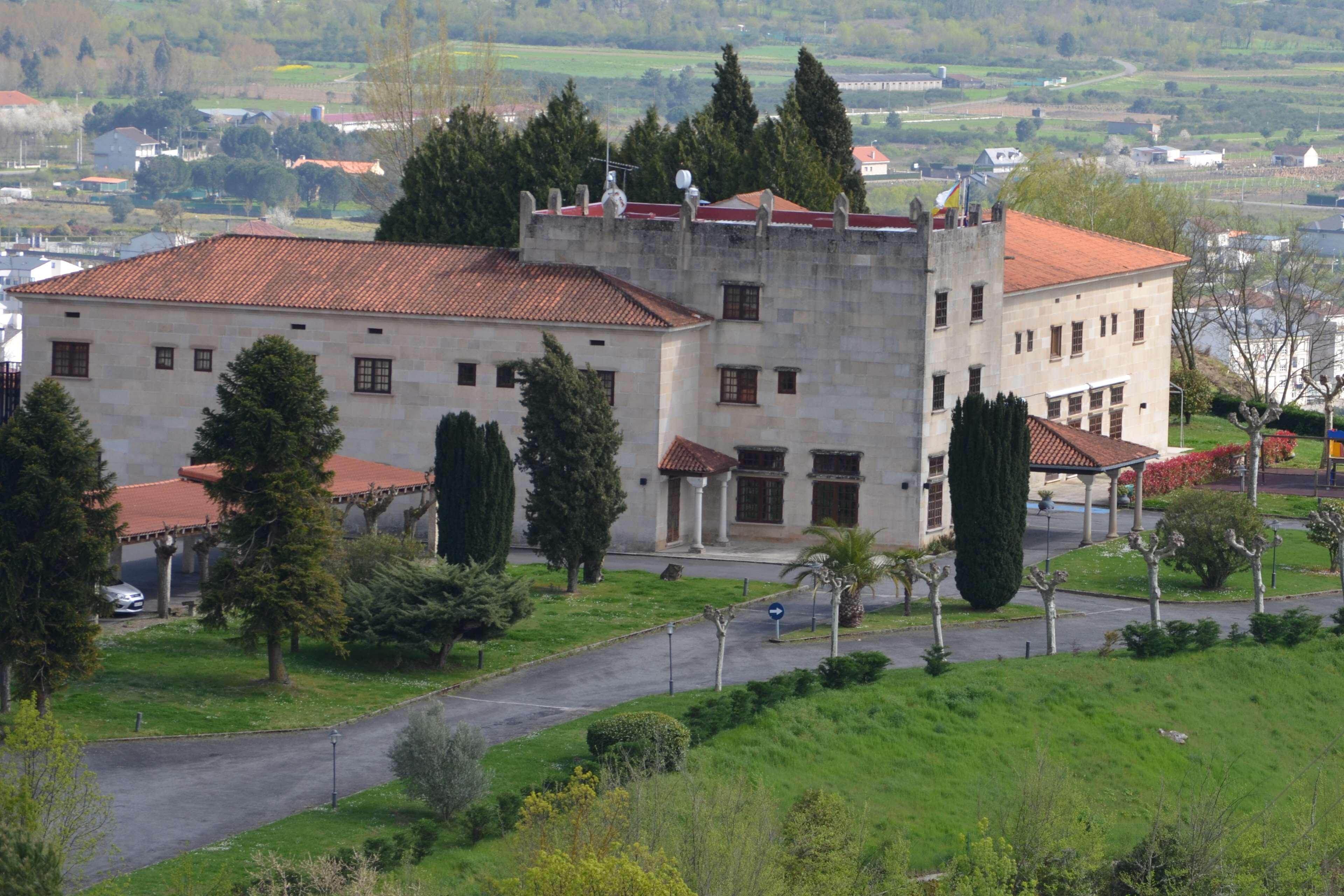 Vista Exterior Parador De Verin