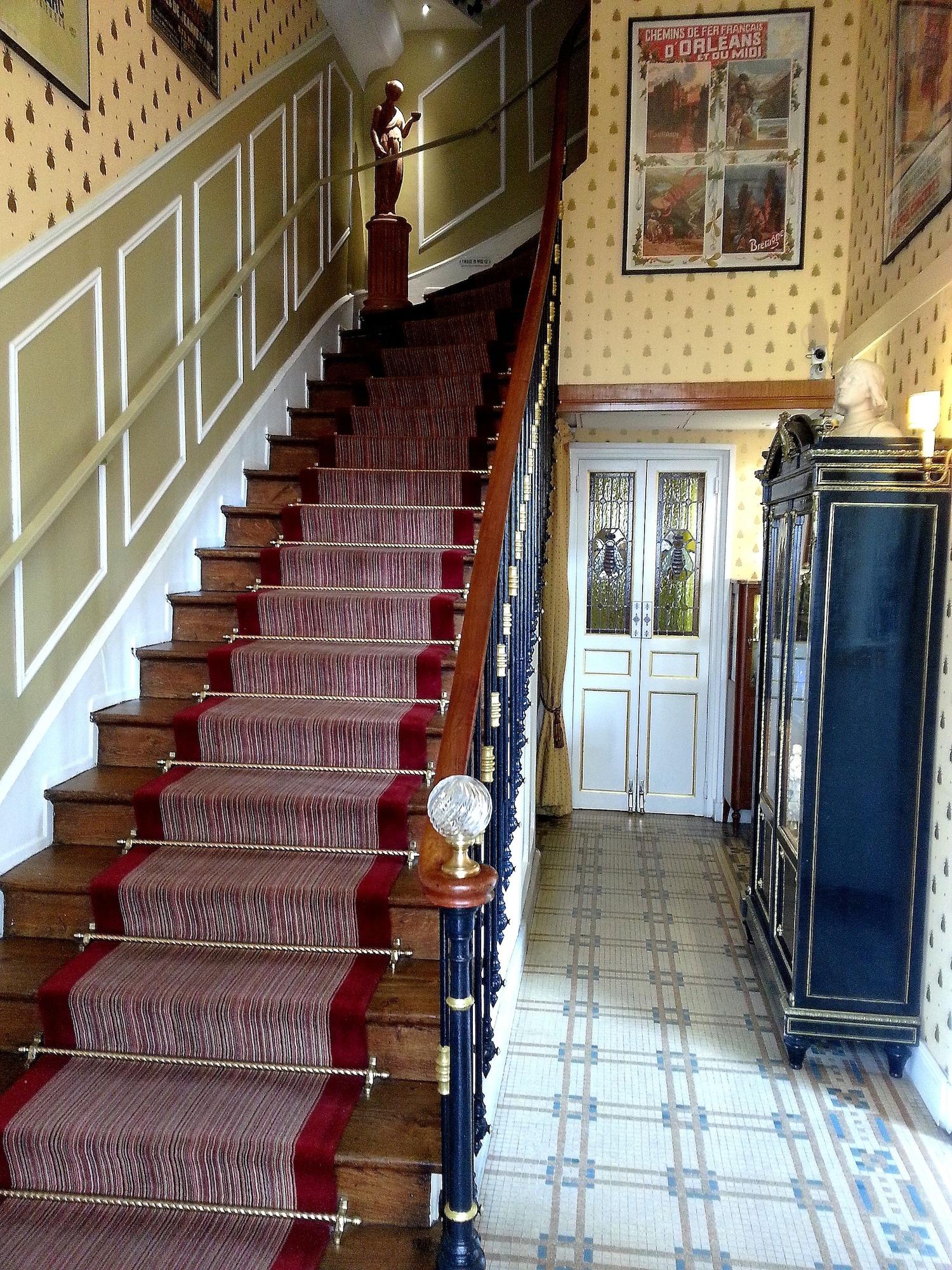 Varios Hôtel de l'Abeille Orléans