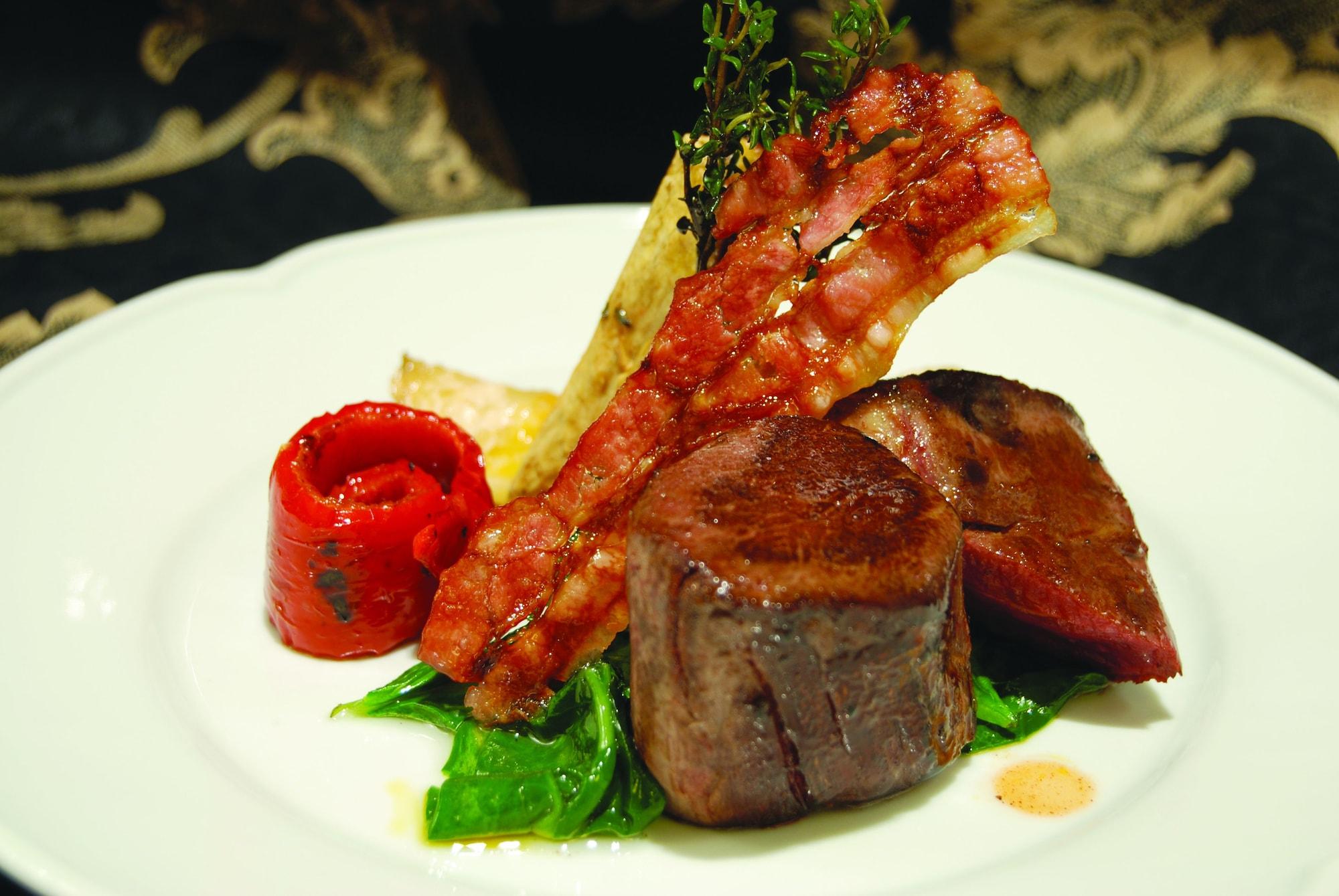 Restaurant Mayflower Suites