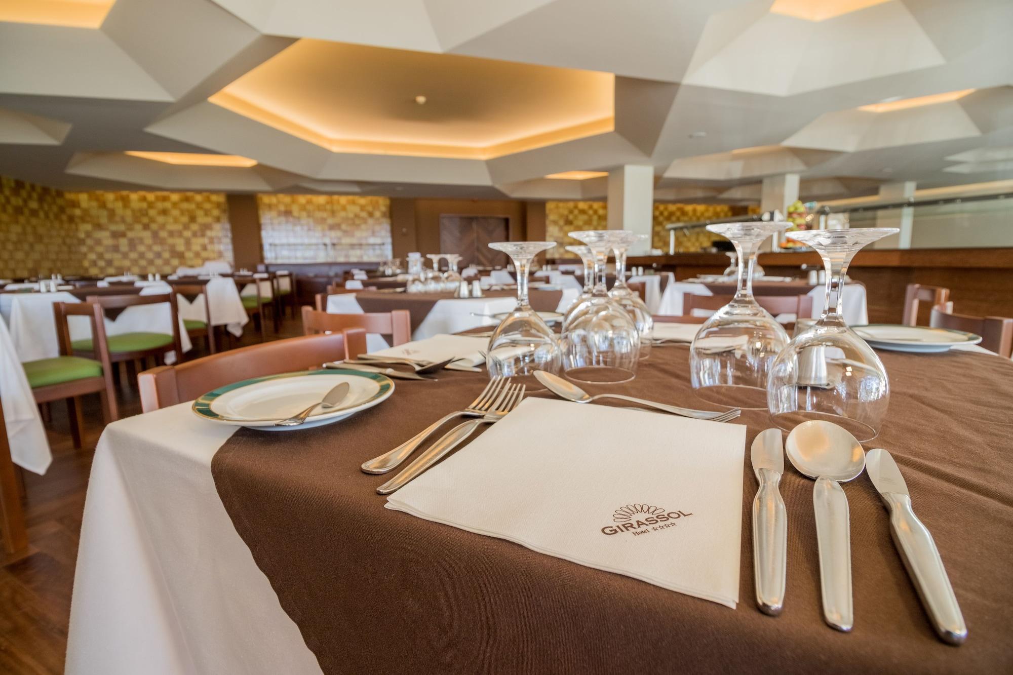Restaurant Hotel Girassol - Suite Hotel