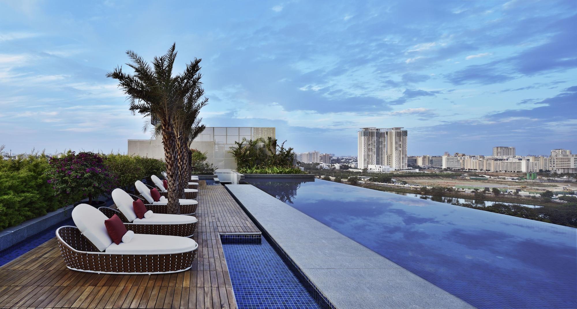Vista Piscina Courtyard by Marriott Bengaluru Hebbal