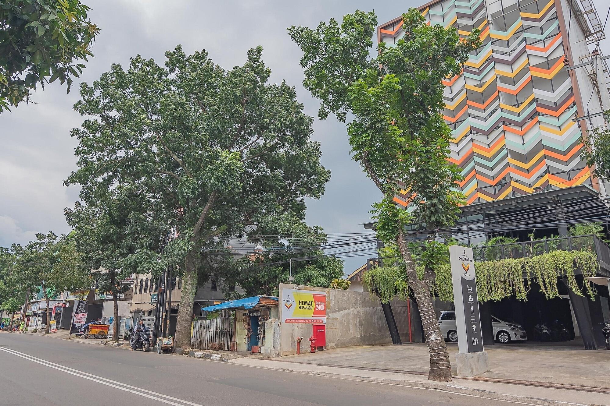 Vista Exterior RedDoorz Premium @ Hotel Hebat