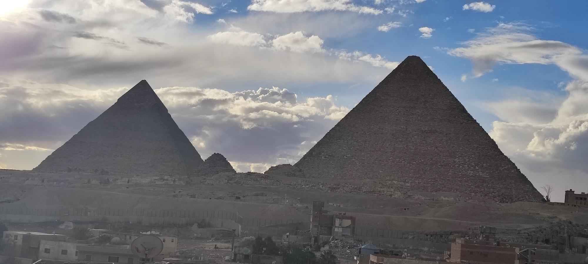 Vista Exterior Pyramids Kingdom