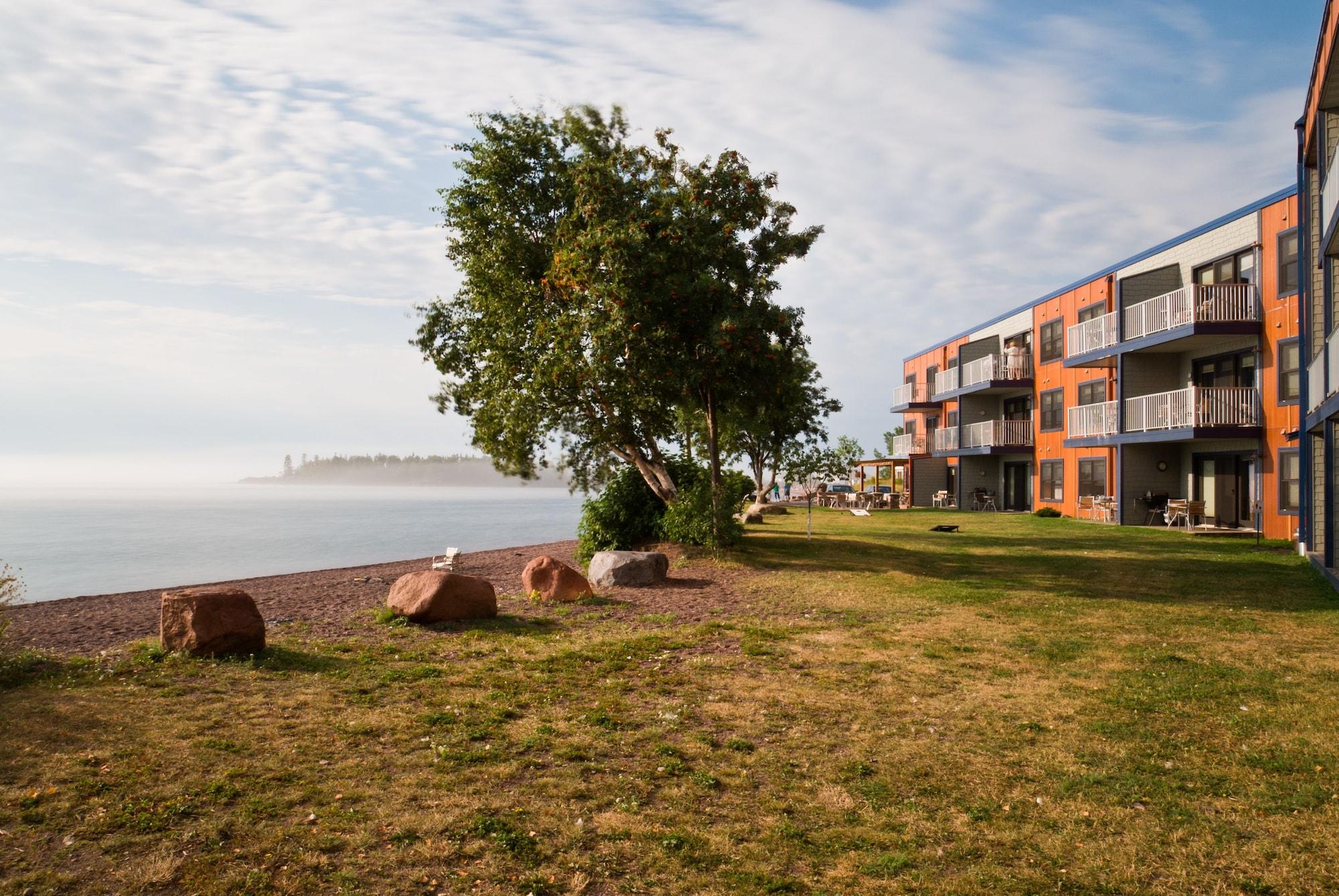 Vista Exterior East Bay Suites