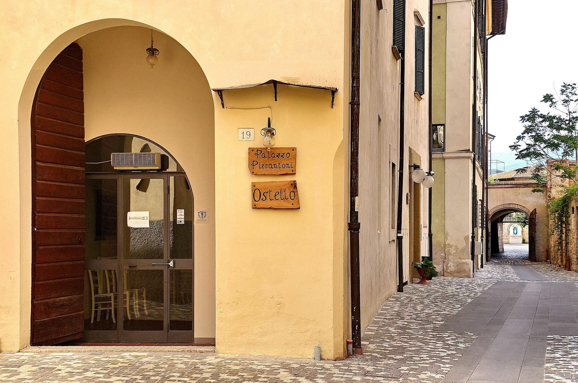 Vista Exterior Ostello Palazzo Pierantoni