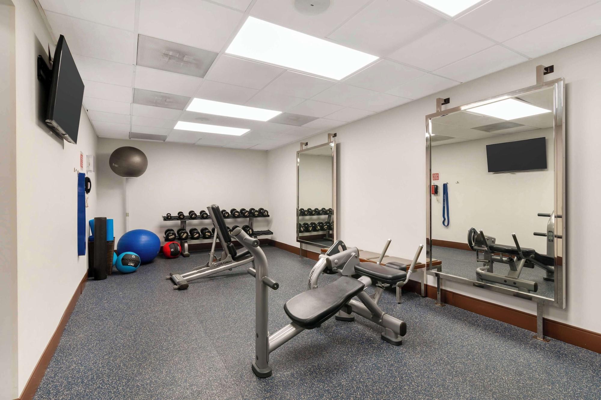 Gimnasio Best Western Plus Kansas City Sports Complex Hotel