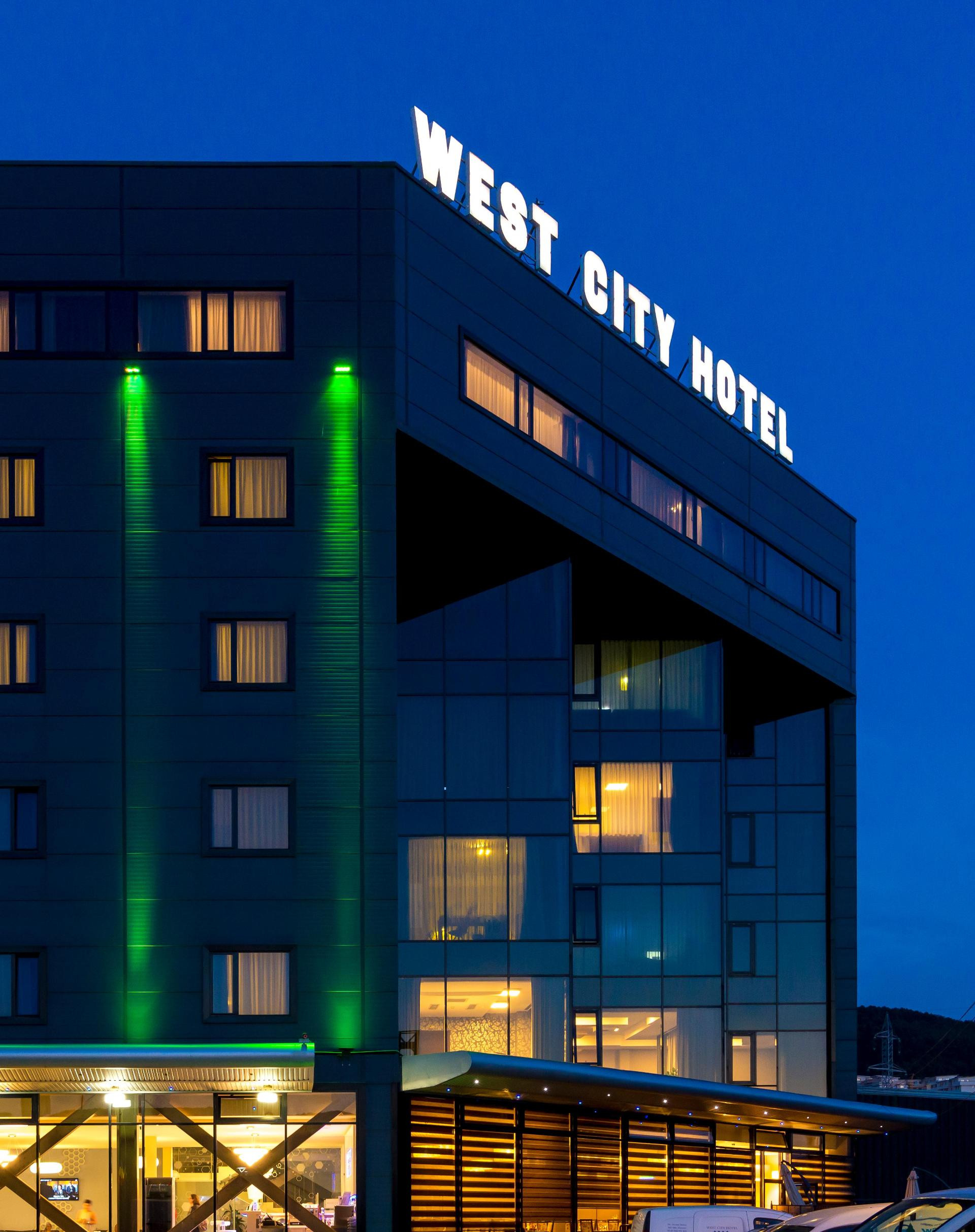 Vista Exterior West City Hotel