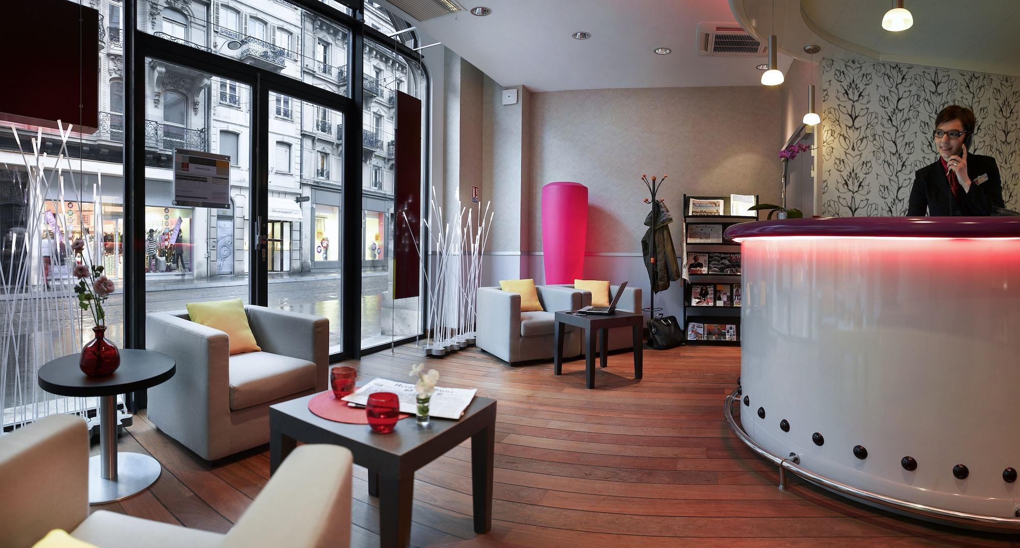 Vista Lobby Aparthotel Adagio Strasbourg Place Kleber