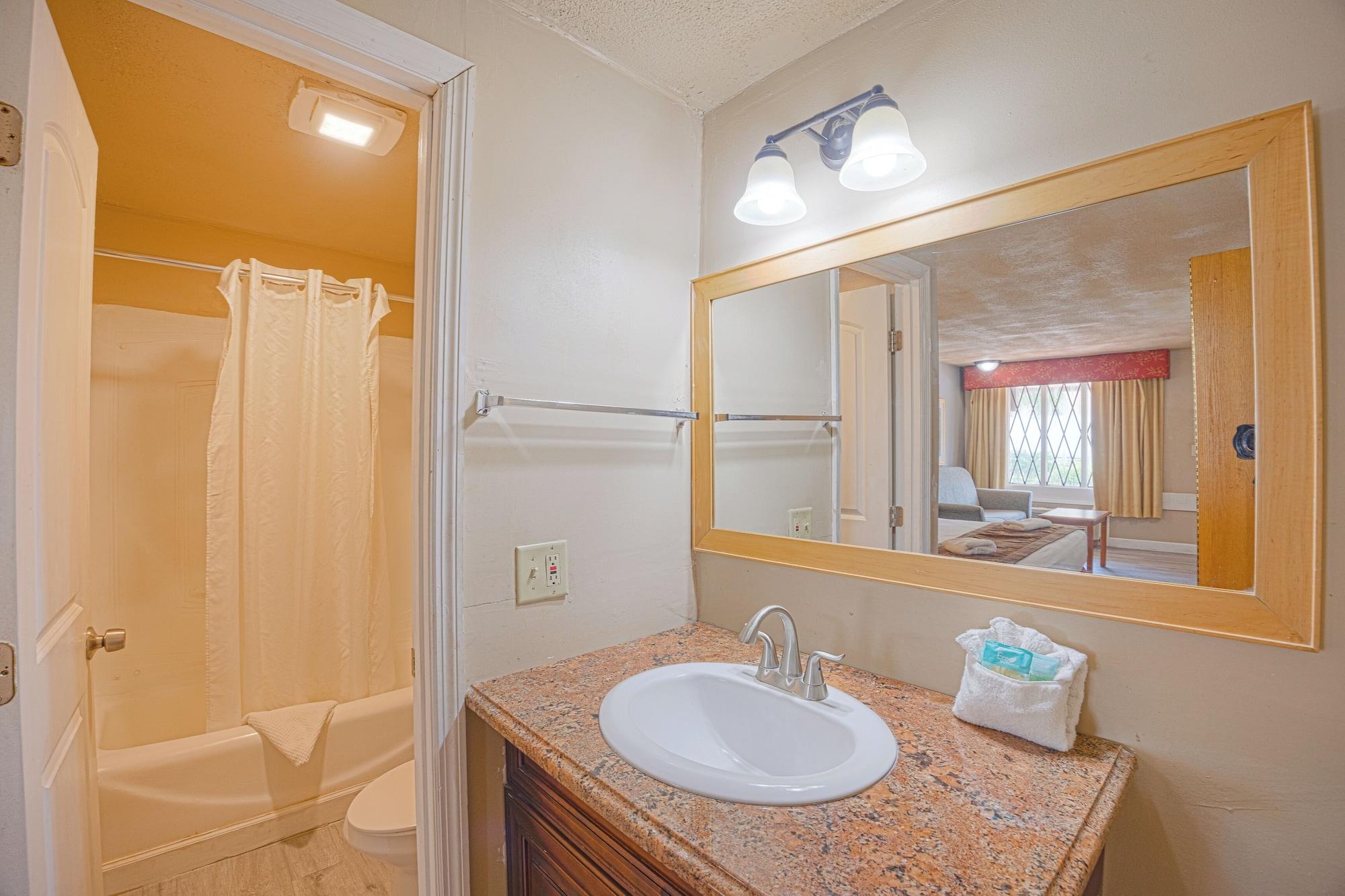 Equipamiento de Habitación Liberty Garden Inn by OYO Kissimmee near Disney World