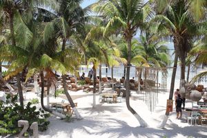 Alojamiento - Noah Beach Hotel & Suites