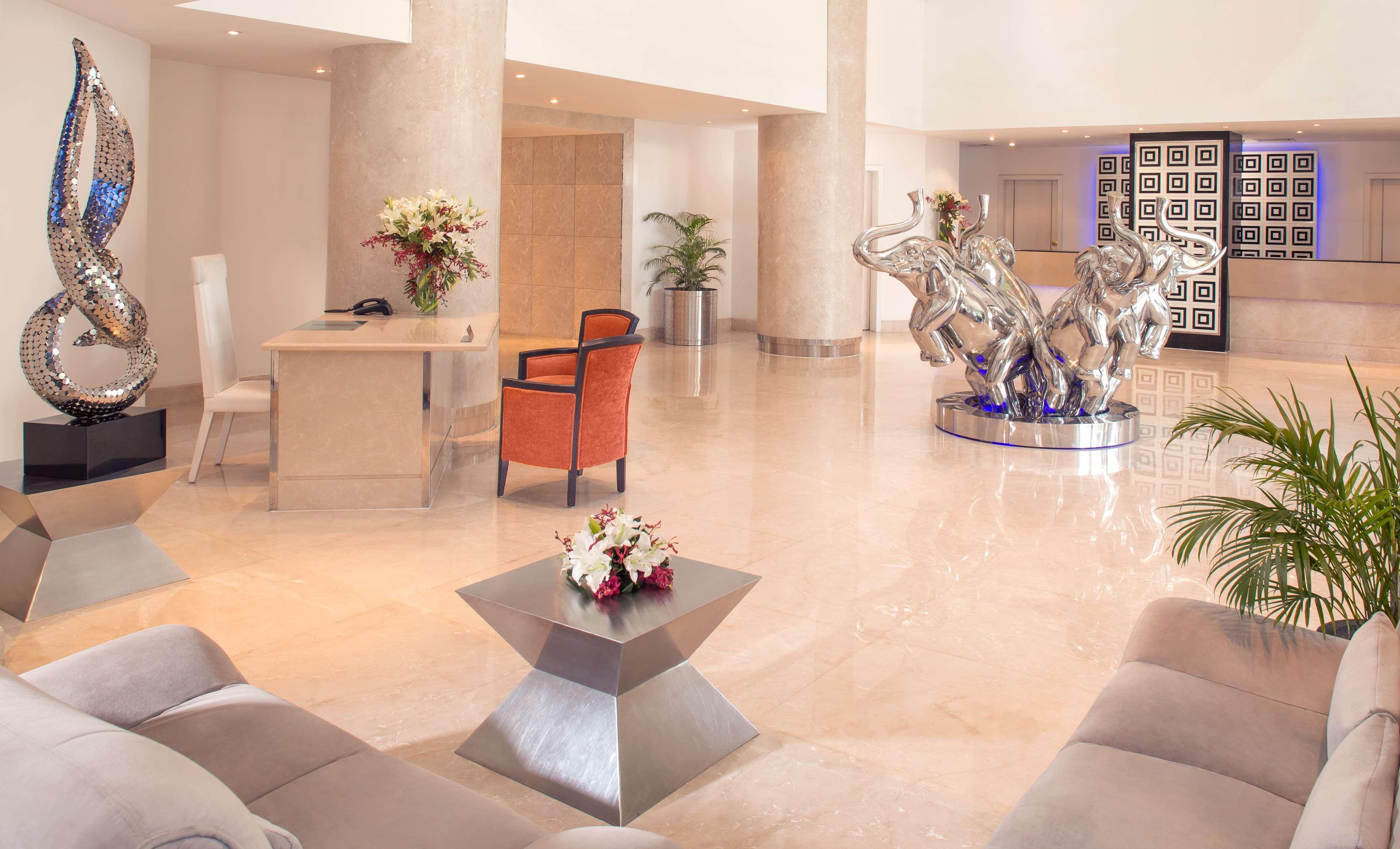 Vista Lobby Radisson Blu Kochi