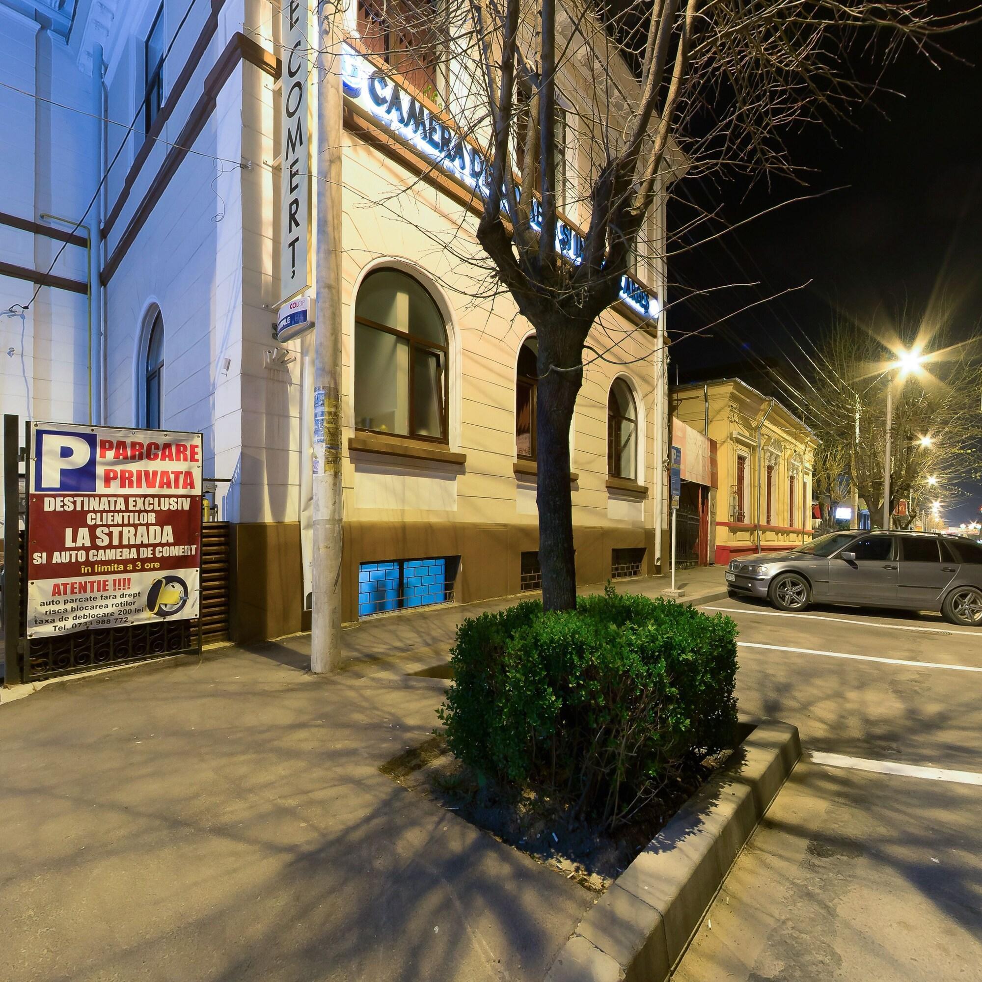 Vista Exterior La Strada Boutique Villa