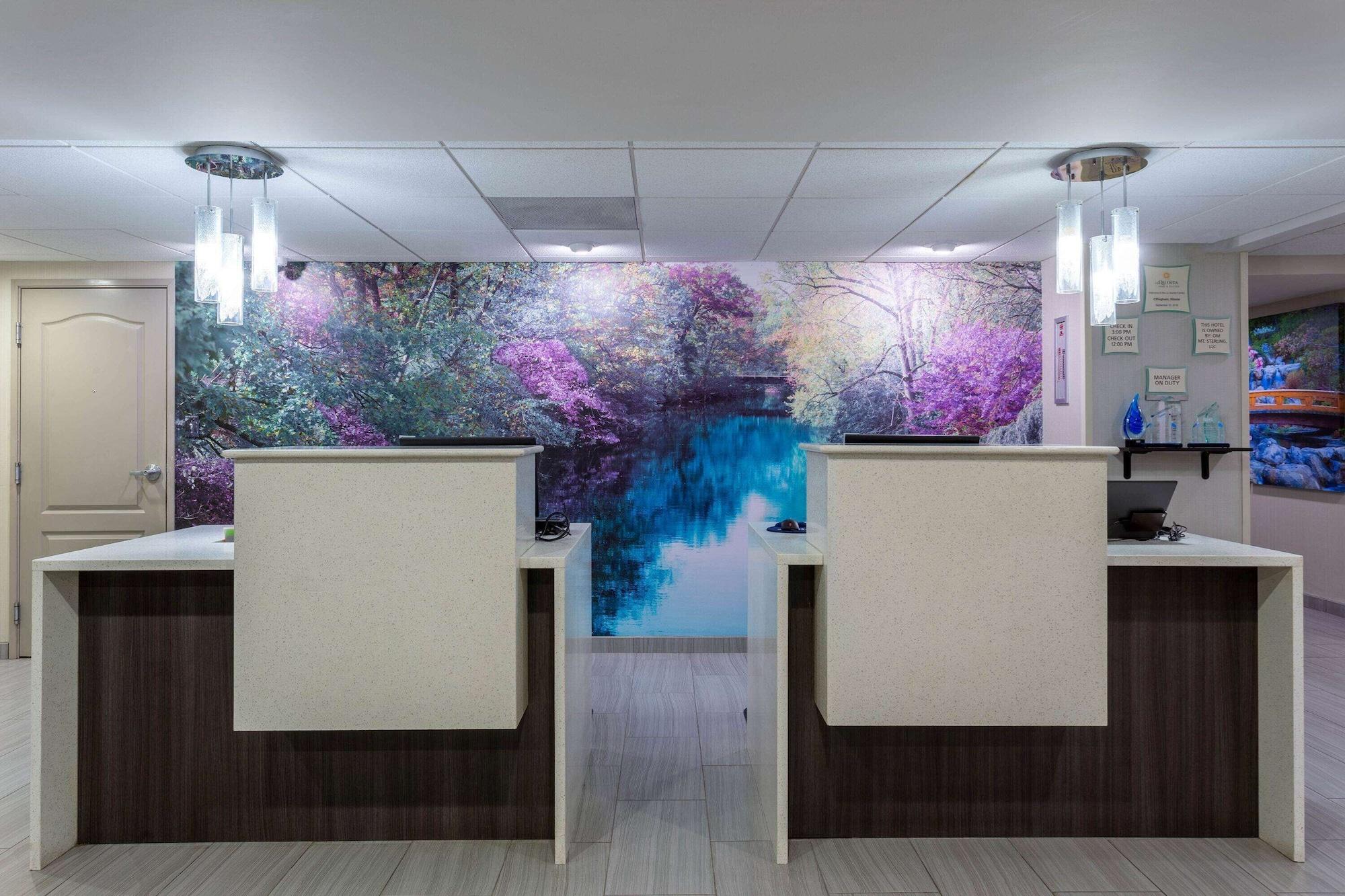 Vista Lobby La Quinta Inn & Suites by Wyndham Effingham