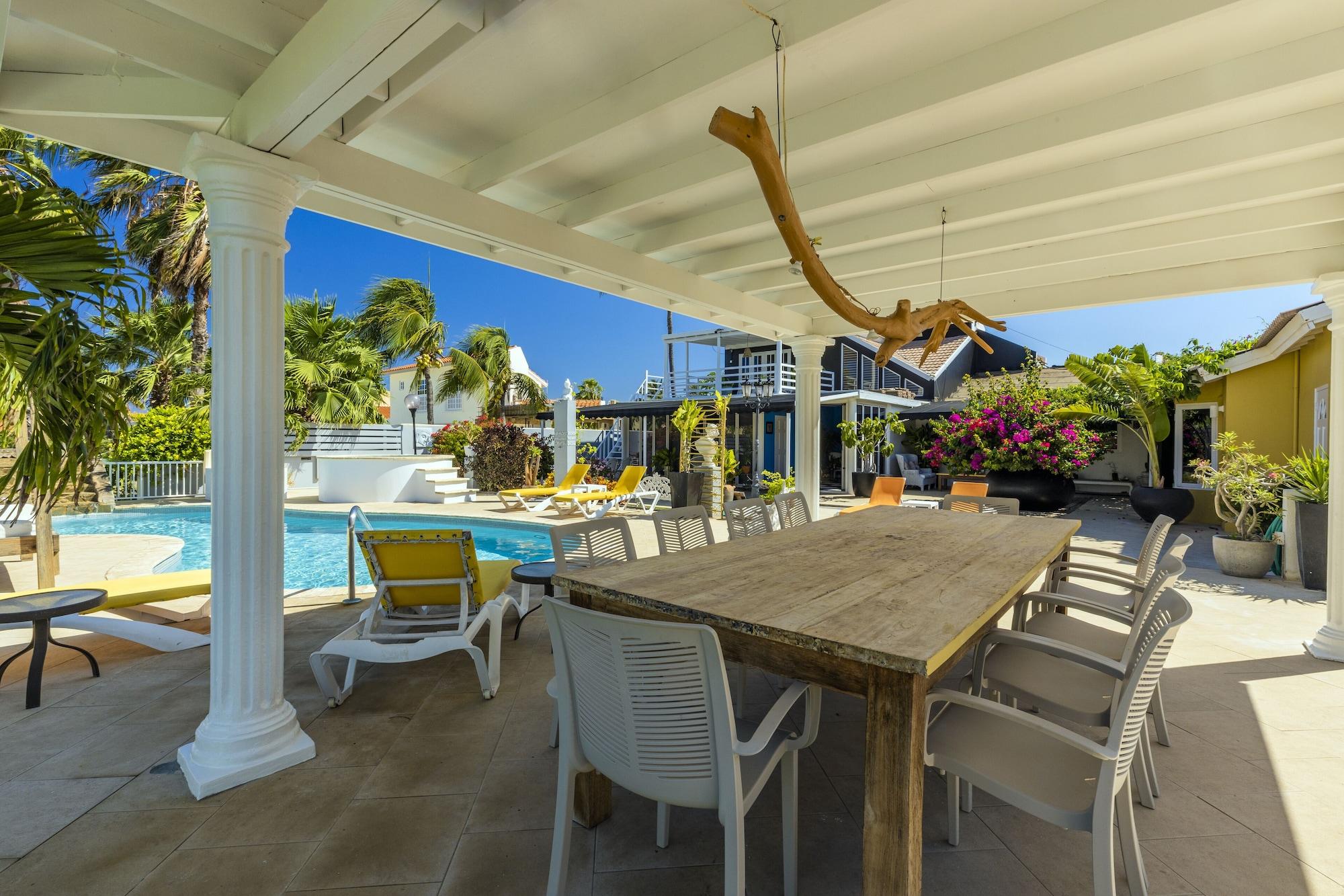 Vista Exterior Modern Hotel Aruba