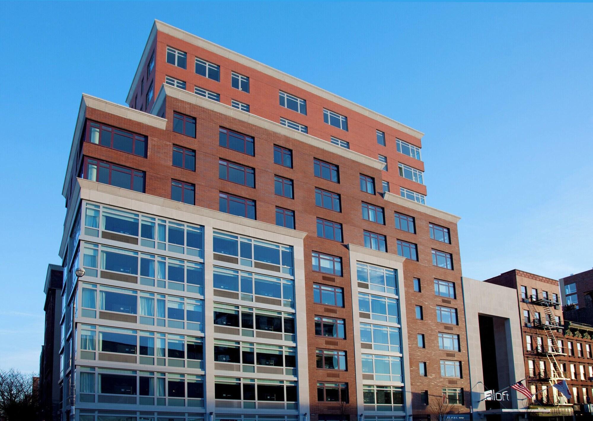 Vista Exterior Aloft by Marriott Harlem