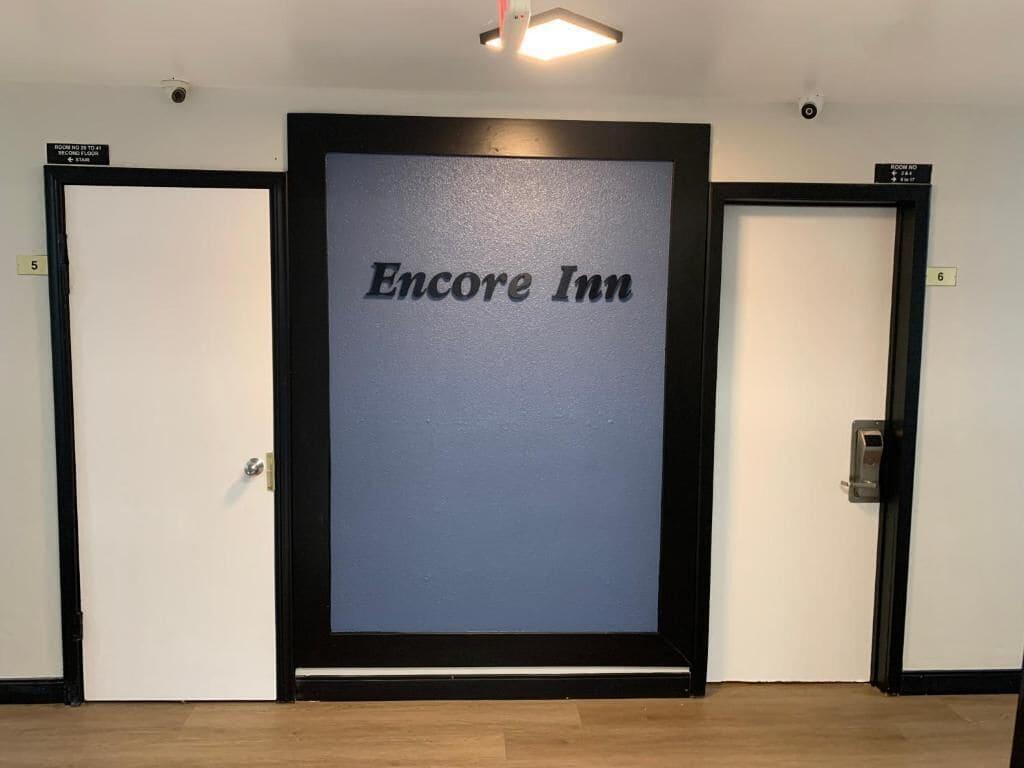 Varios Encore Inn Inglewood