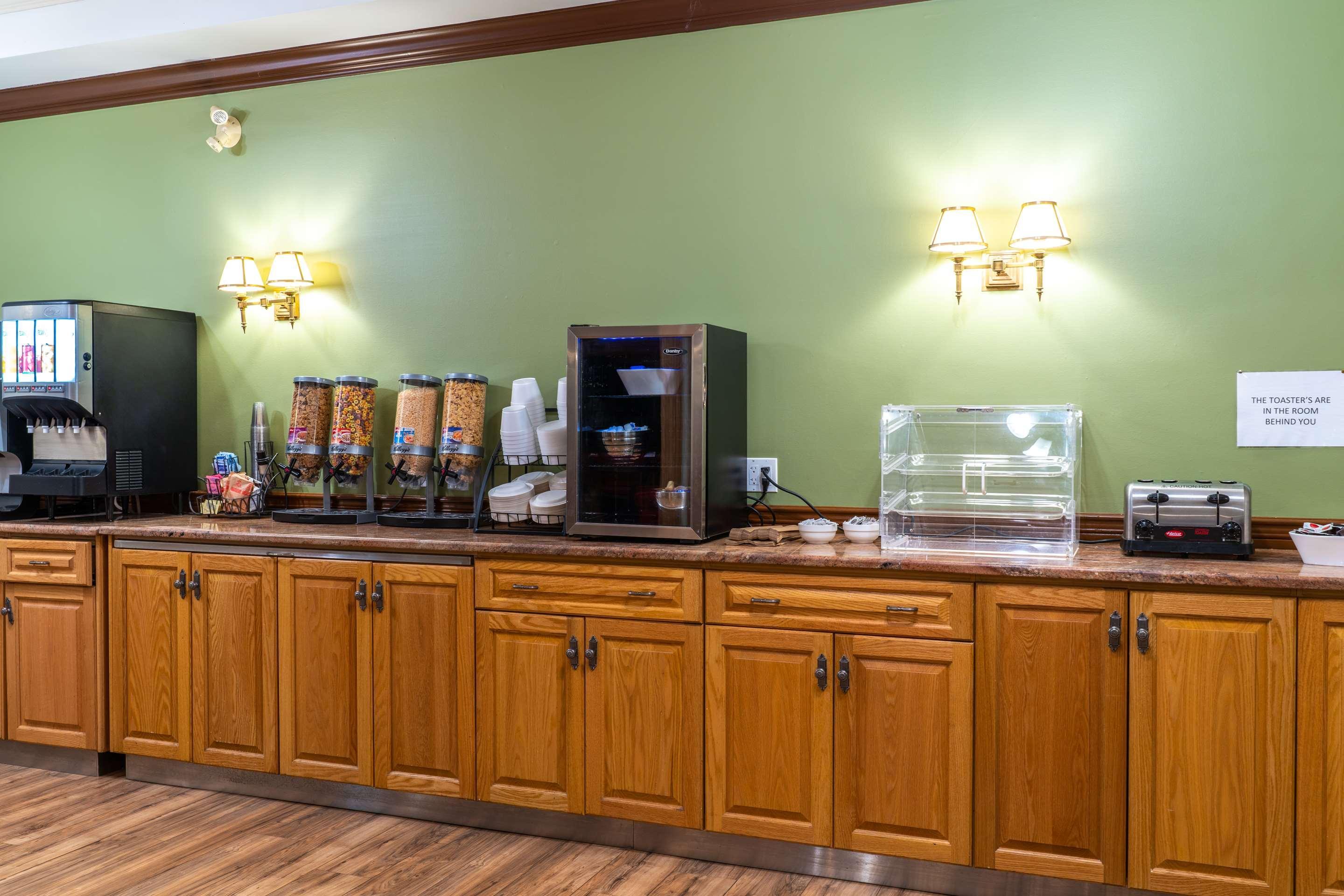 Restaurant SureStay Plus Hotel by Best Western Kincardine