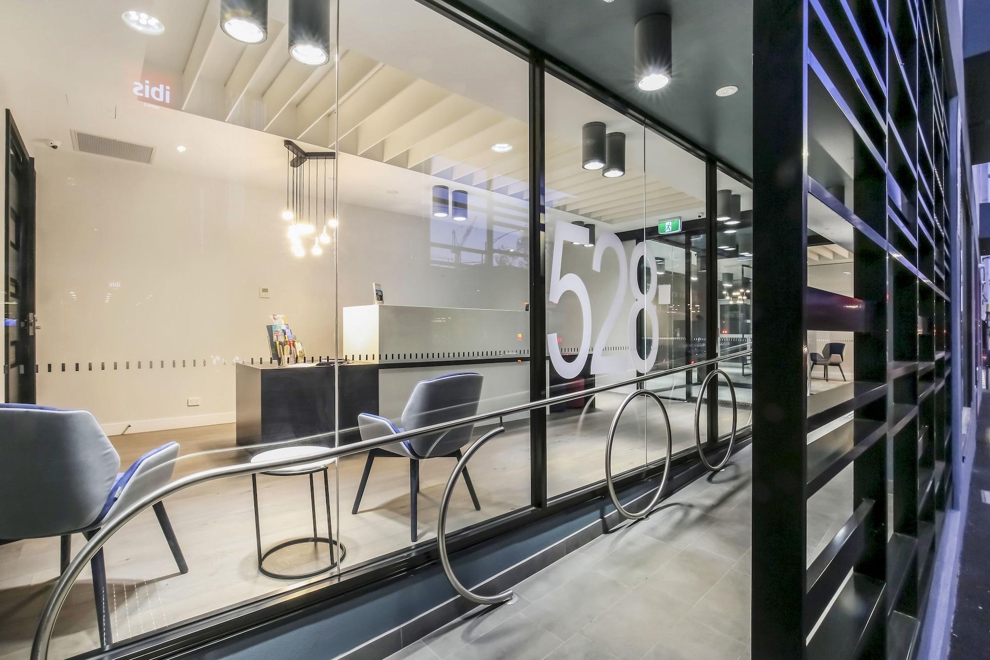 Vista Exterior Plum Carlton Serviced Apartments