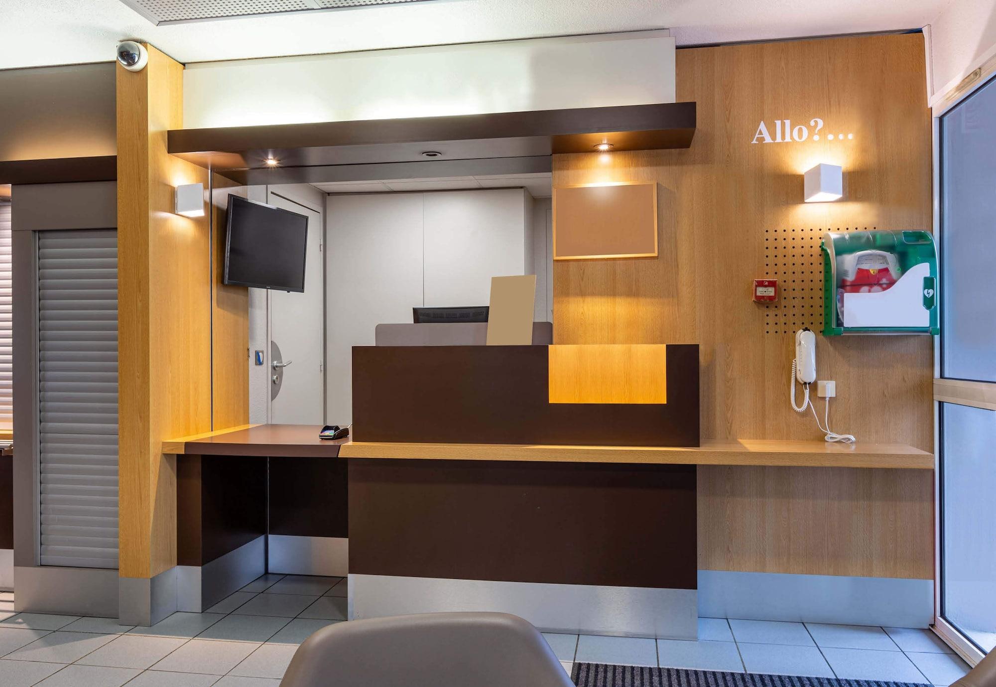 Vista Lobby B&B HOTEL CHARTRES Le Forum (1)