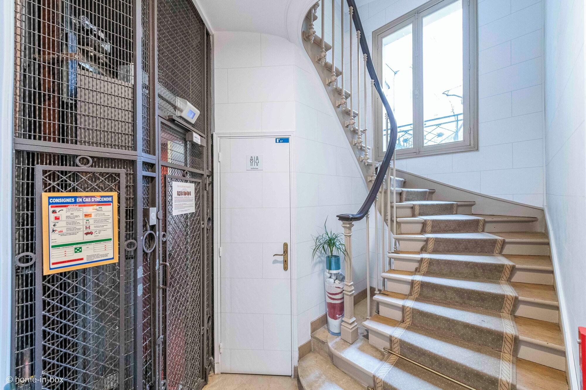 Varios HotelHome Paris 16