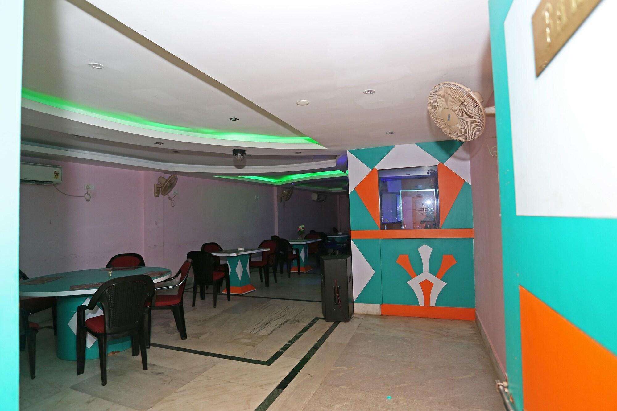 Restaurant OYO 44549 Hotel Benjamin