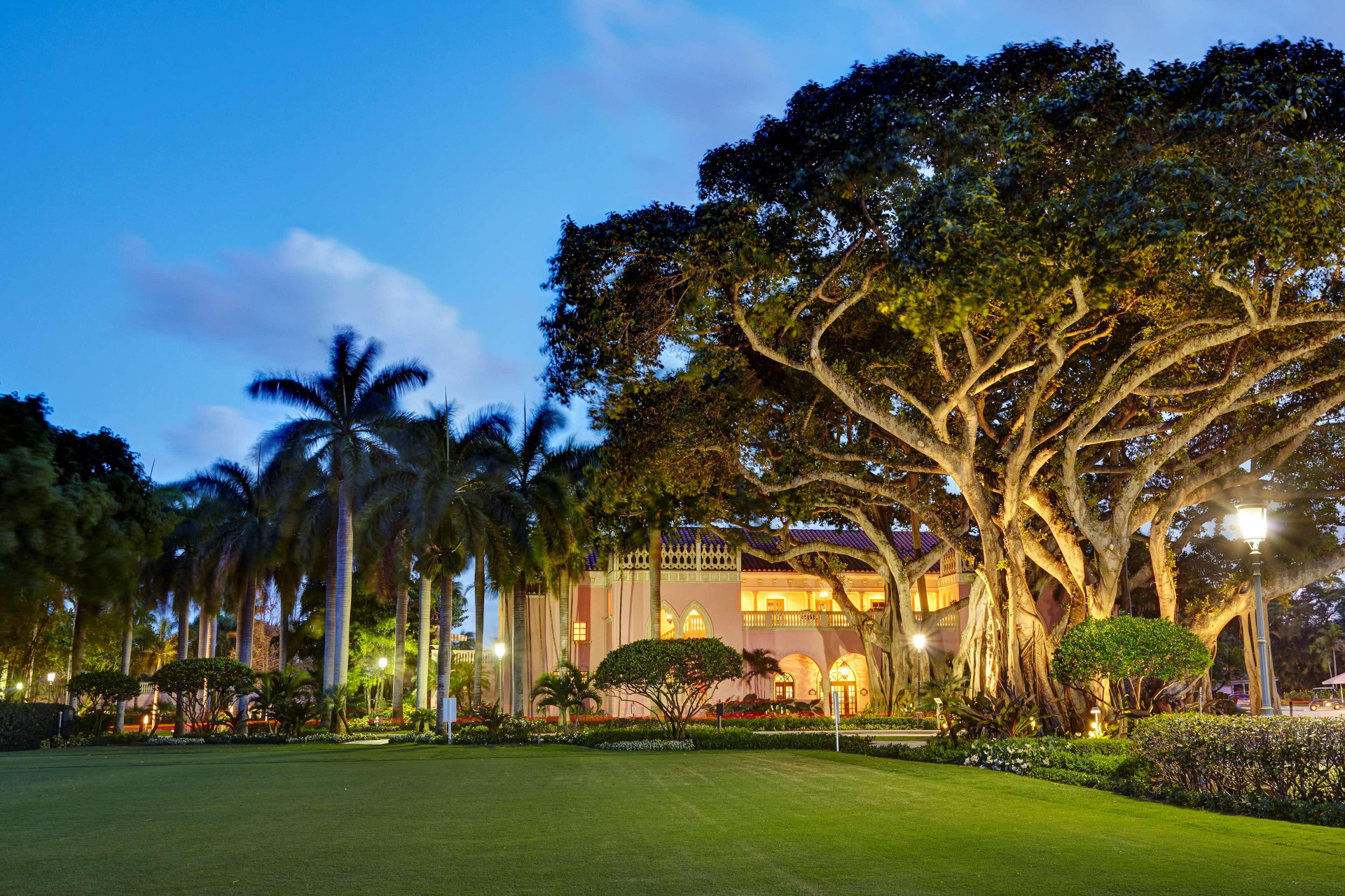 Vista Exterior Cloister at The Boca Raton