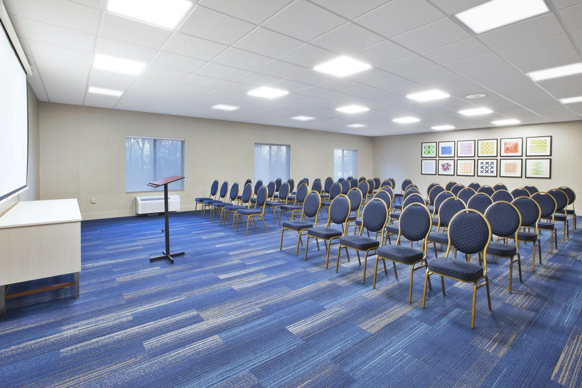 Sala de Reuniones Holiday Inn Express Hotel & Suites Niles by IHG
