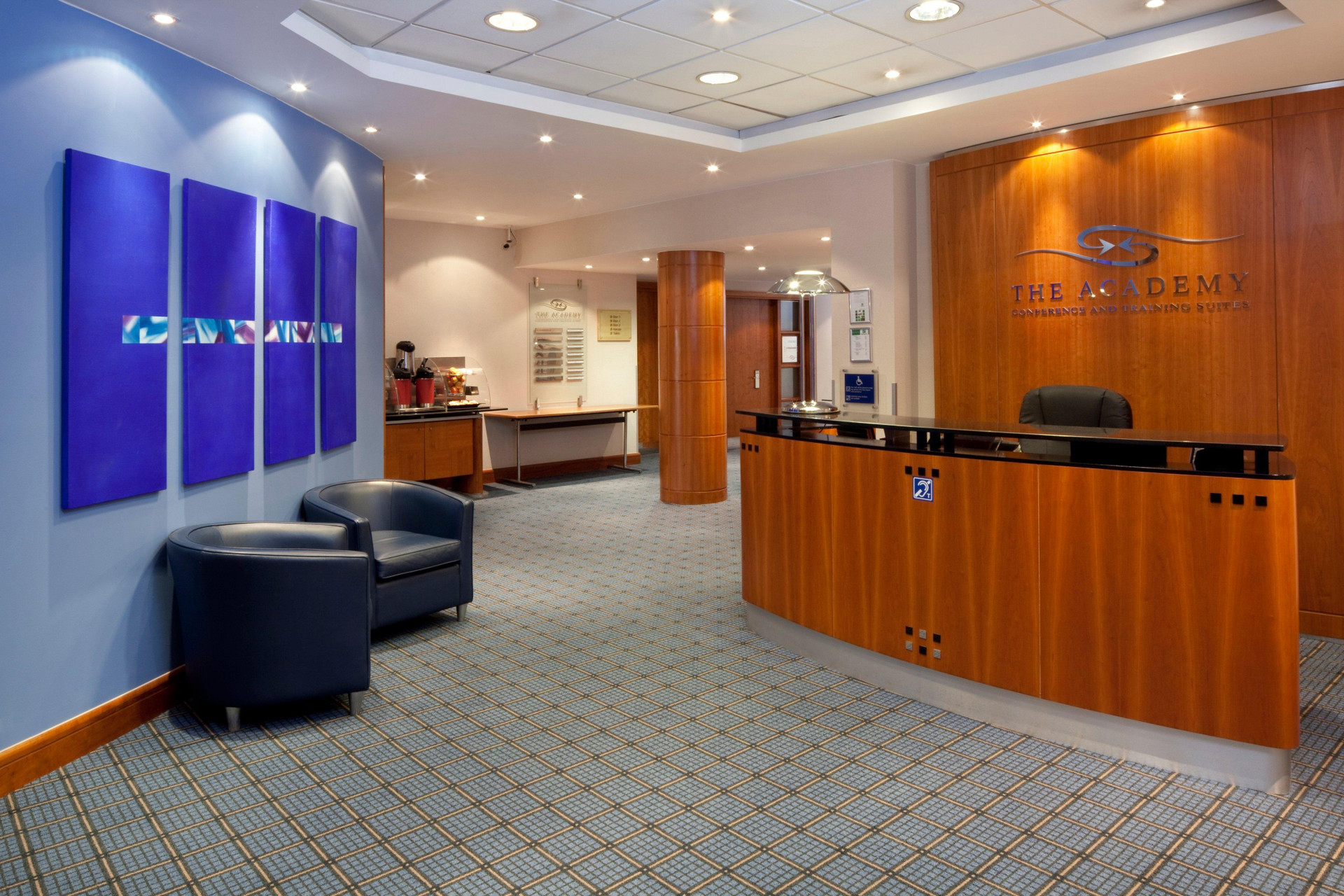 Vista Lobby Holiday Inn Basingstoke by IHG