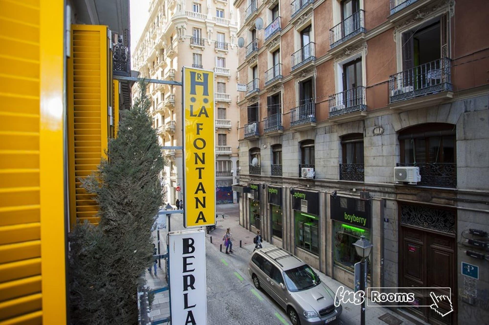 Vista Exterior Hostal La Fontana