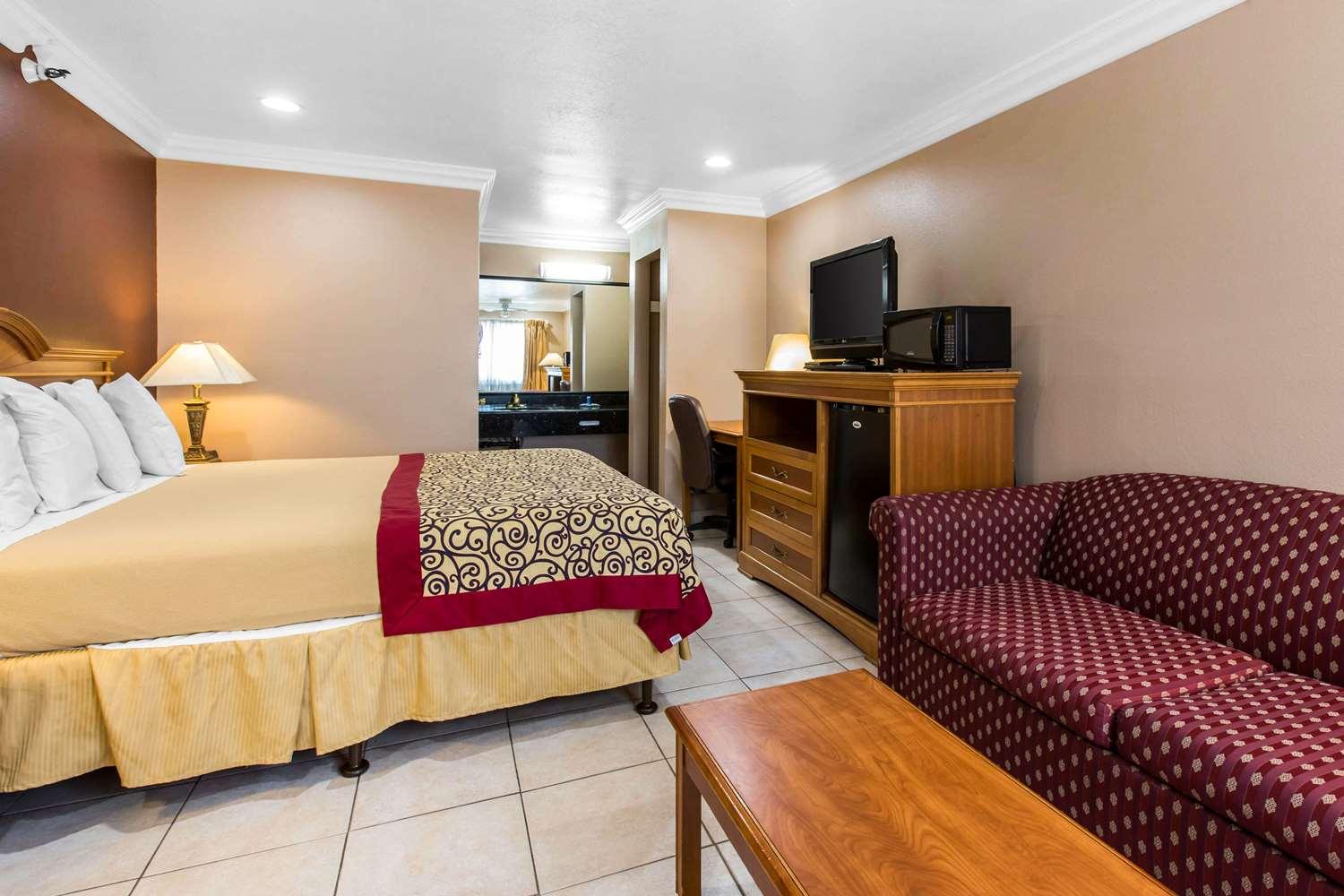 Suite Rodeway Inn Cypress