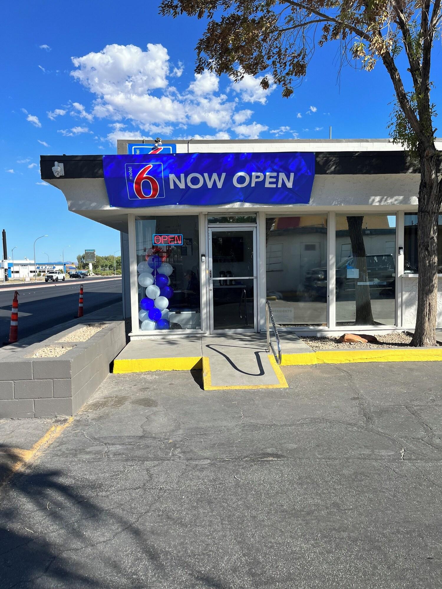 Vista Exterior Motel 6 Las Vegas, Nv – Downtown Fremont St