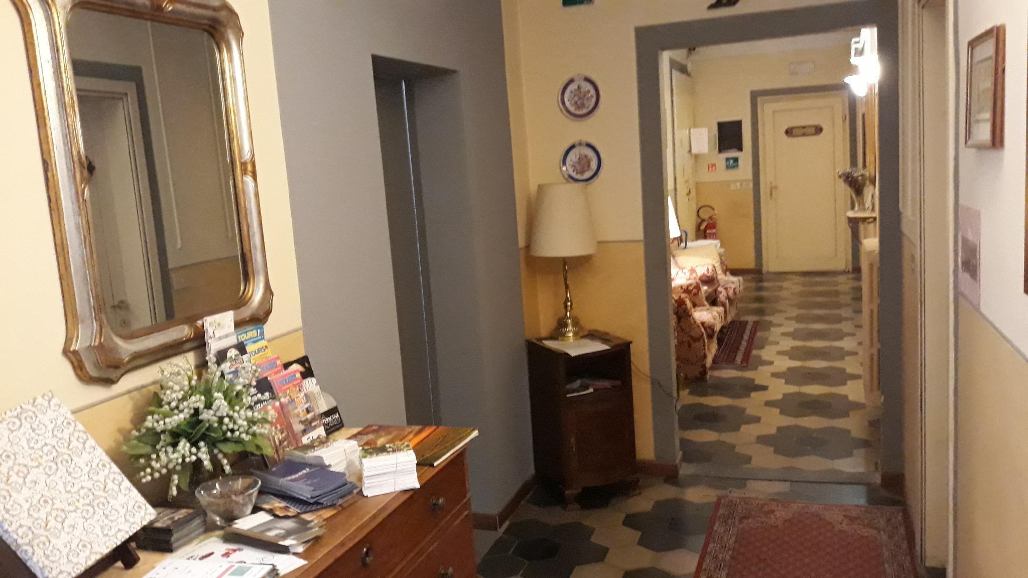 Vista Lobby Bellevue House Hotel